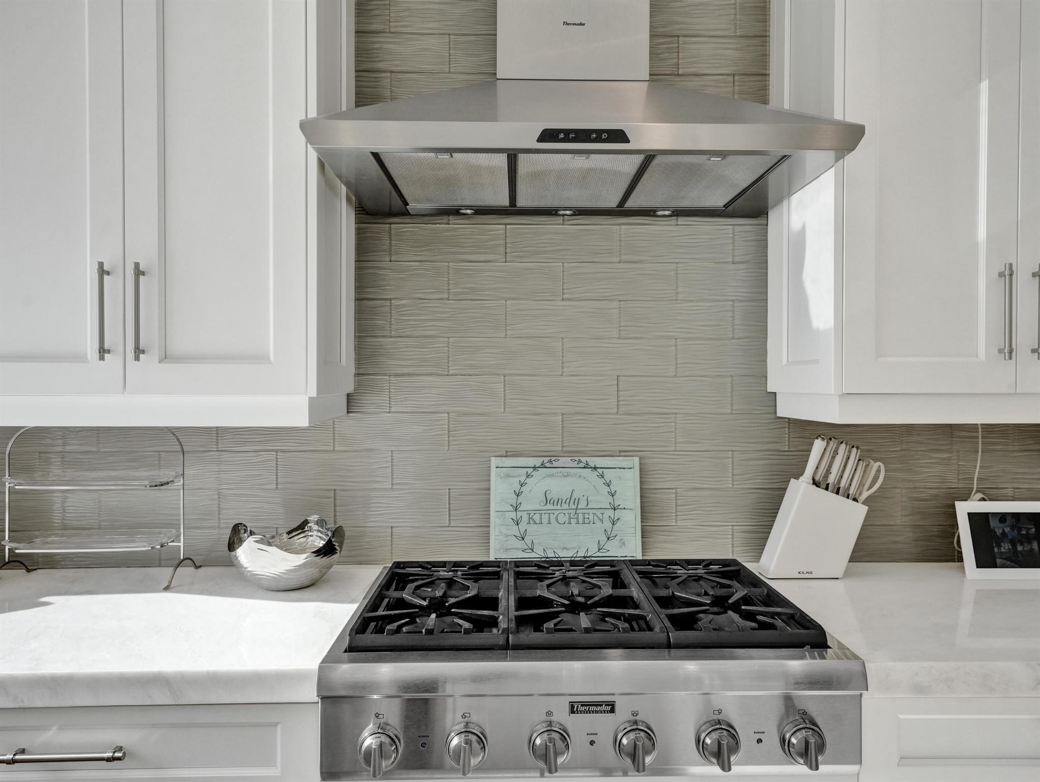 3730 NE 27th Terrace