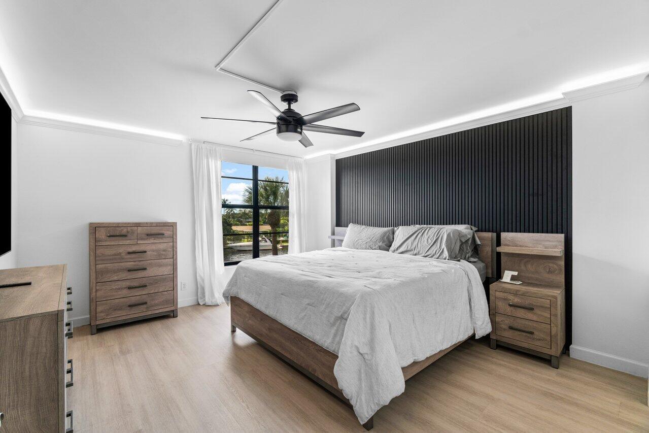 18 Royal Palm Way 304