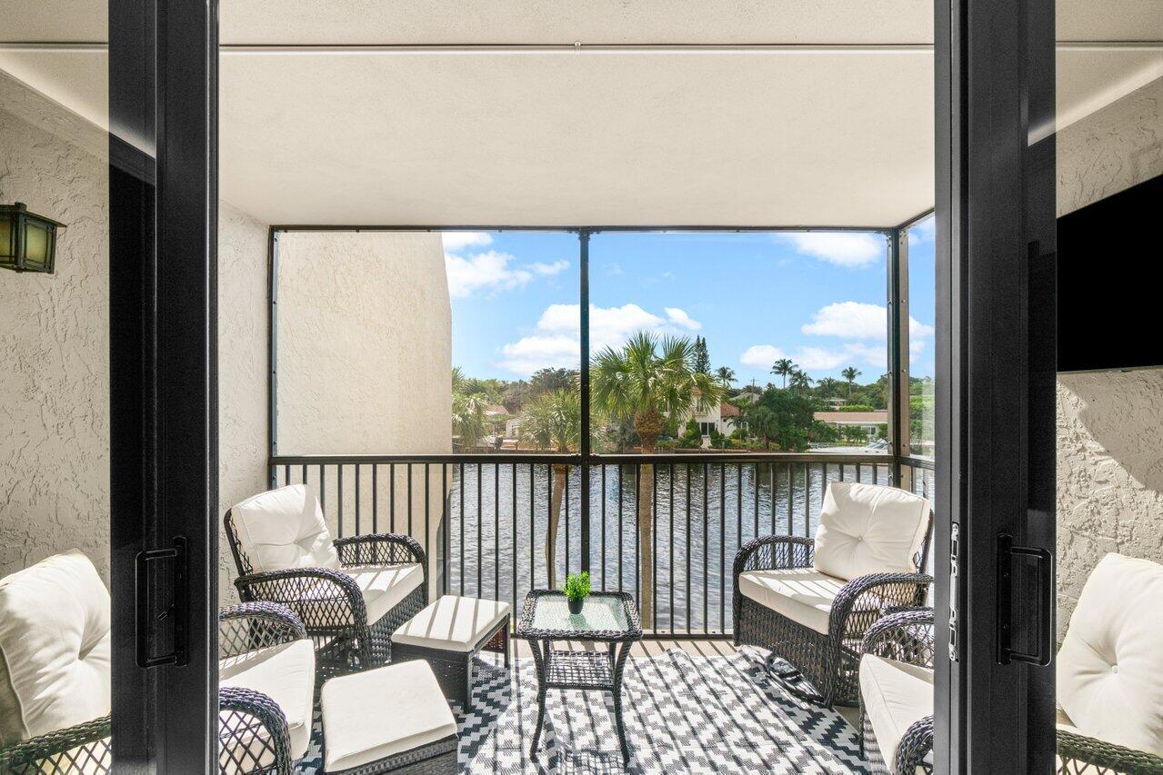 18 Royal Palm Way 304