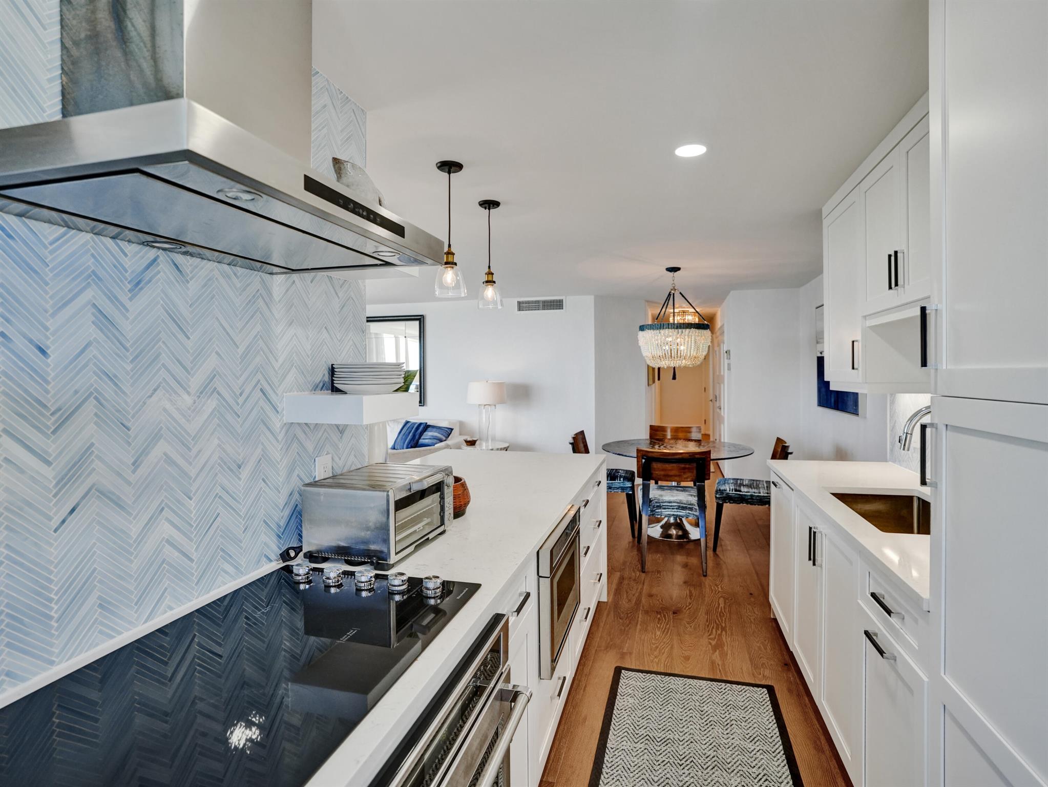 1051 Hillsboro Mile 510e