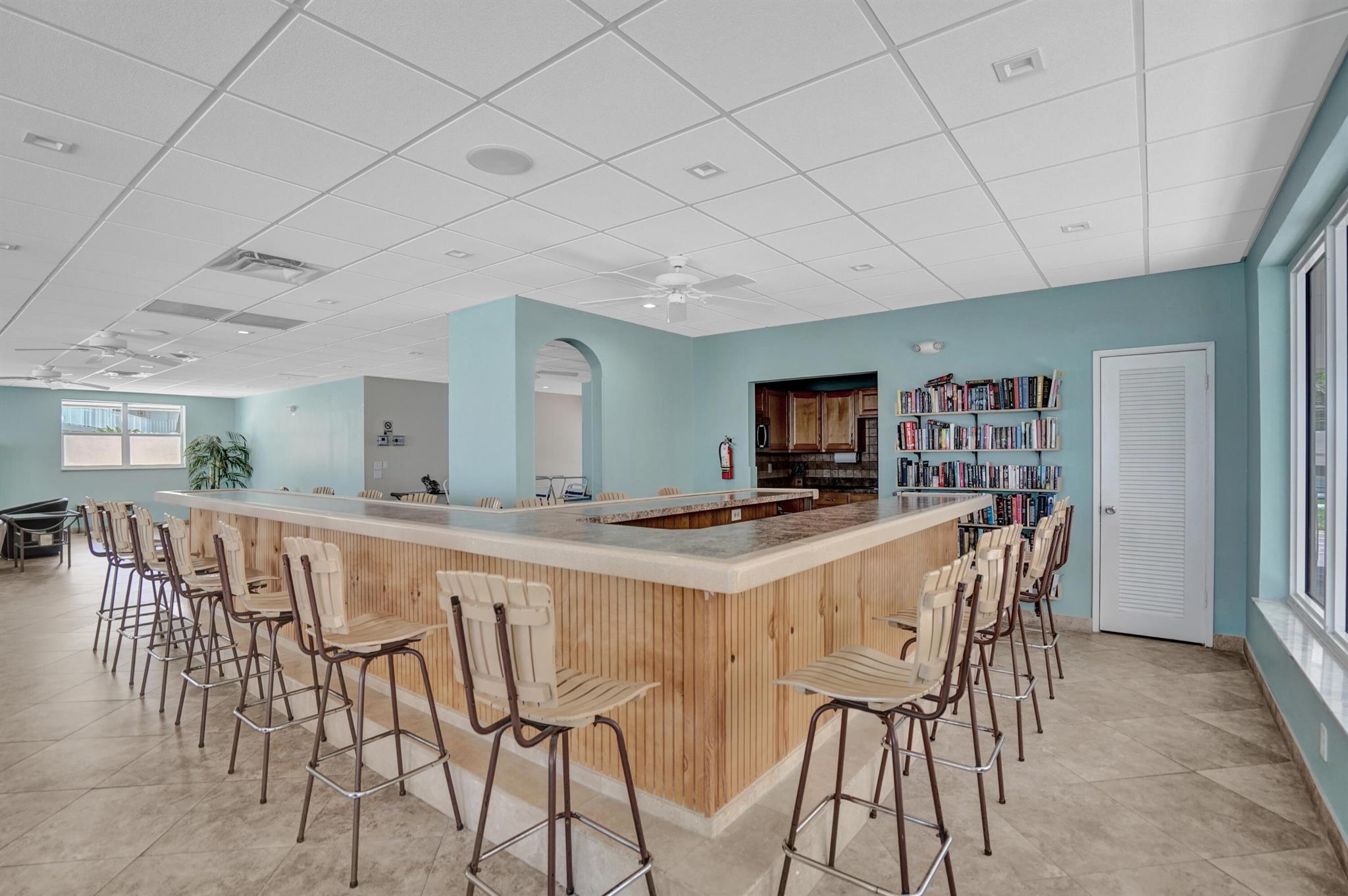 1051 Hillsboro Mile 510e