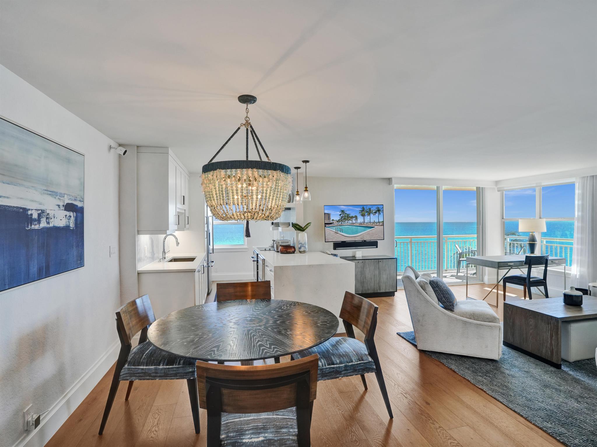 1051 Hillsboro Mile 510e