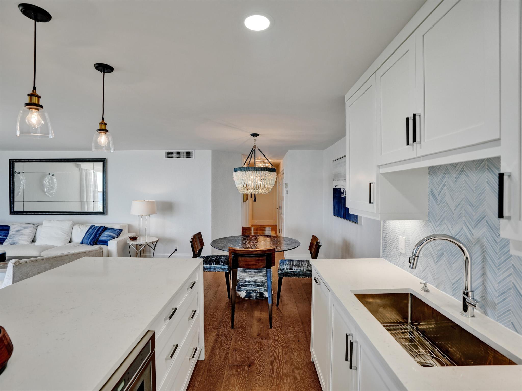 1051 Hillsboro Mile 510e