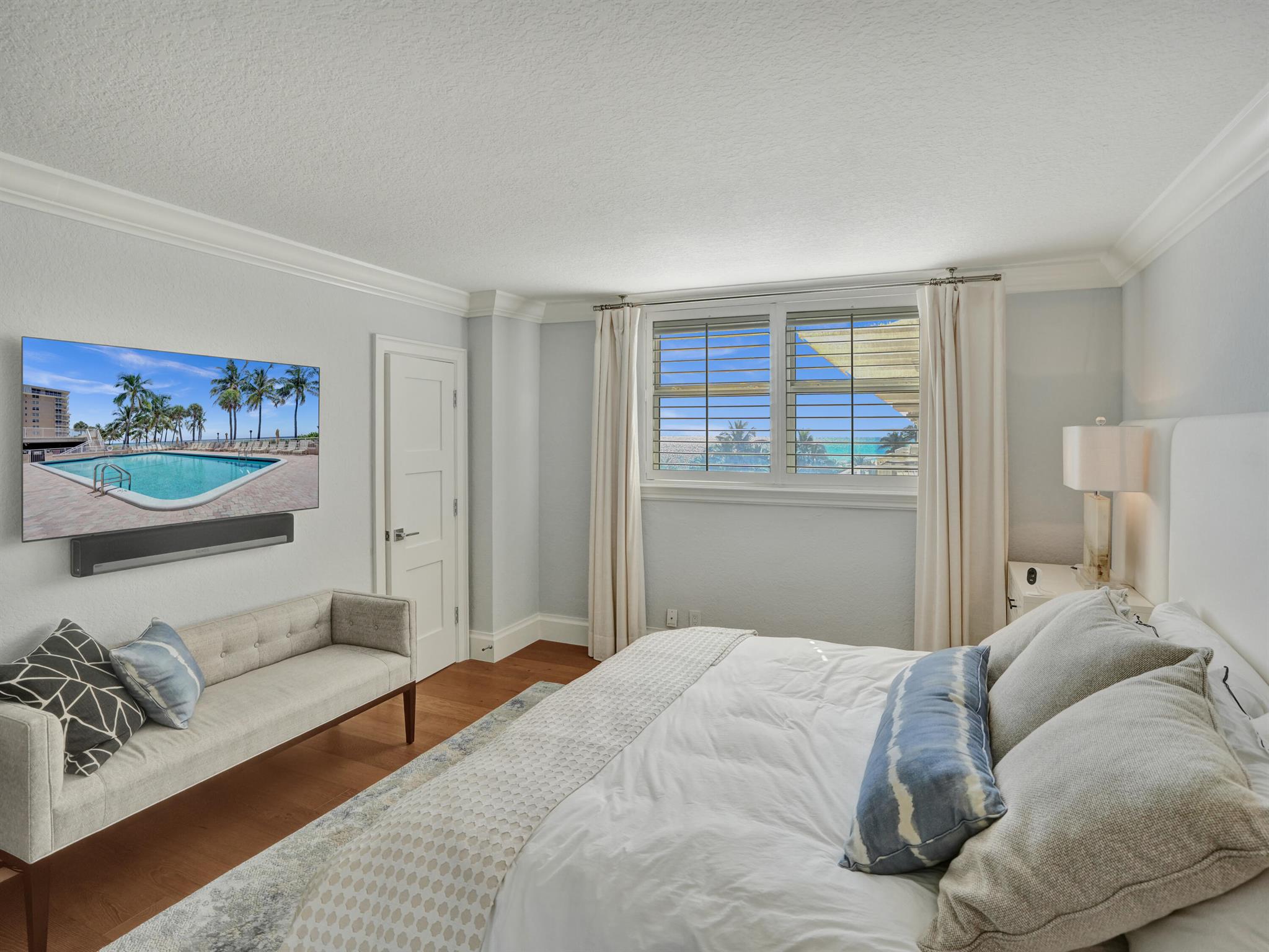 1051 Hillsboro Mile 510e