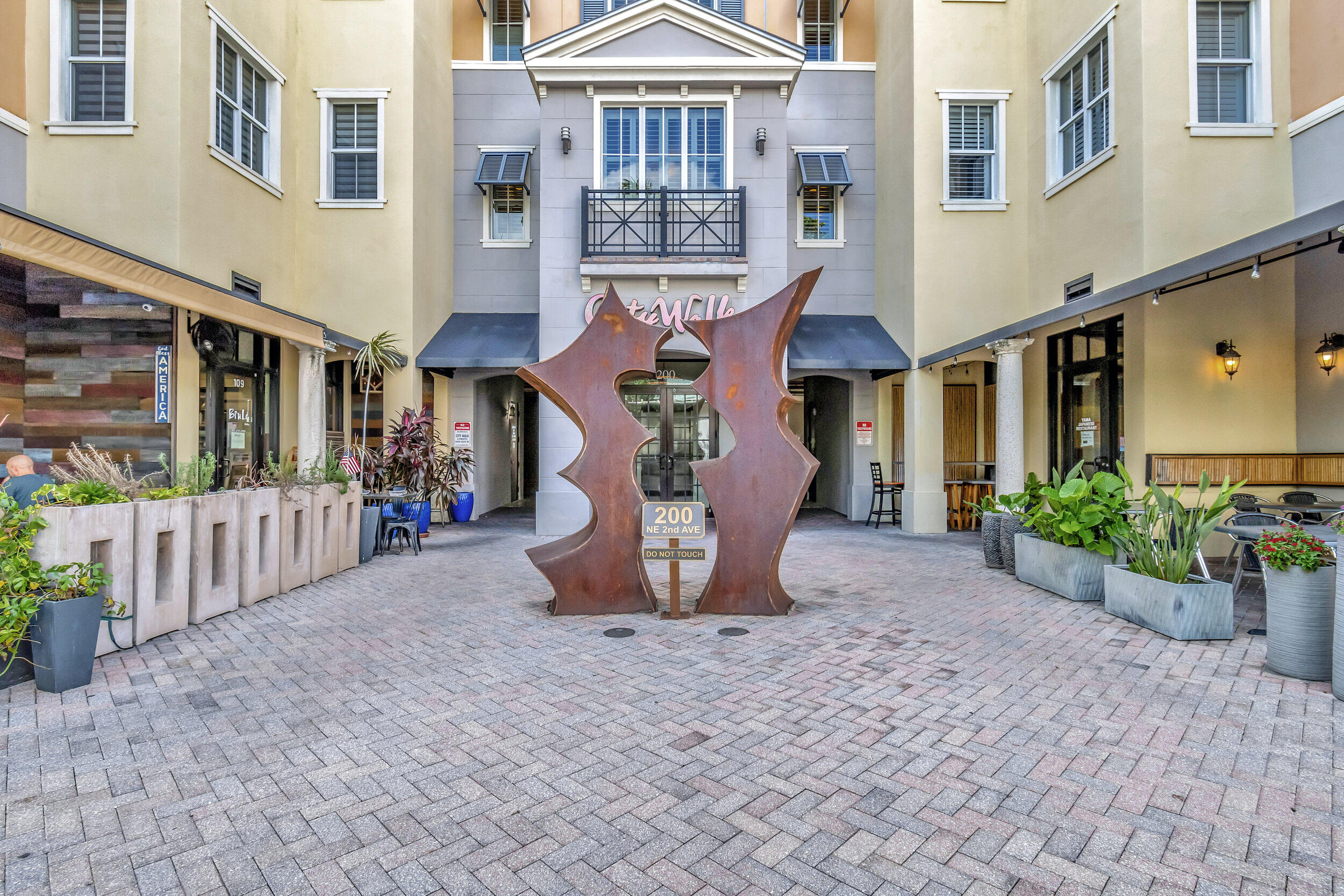 200 NE 2nd Avenue 410