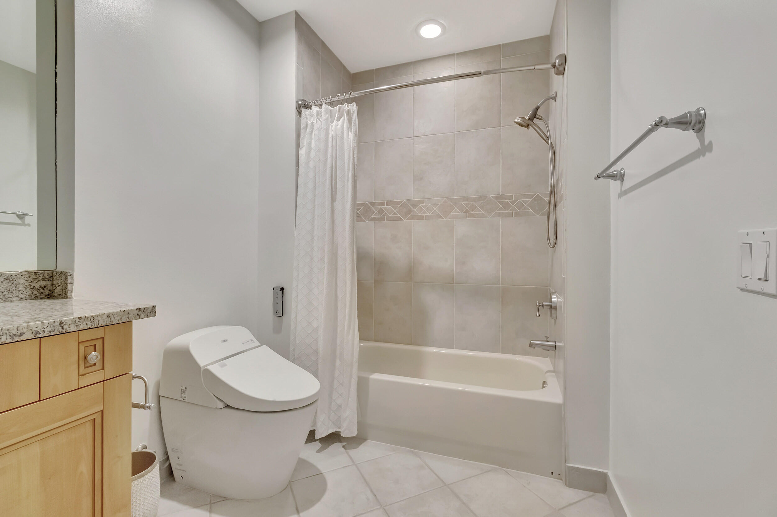 200 NE 2nd Avenue 410