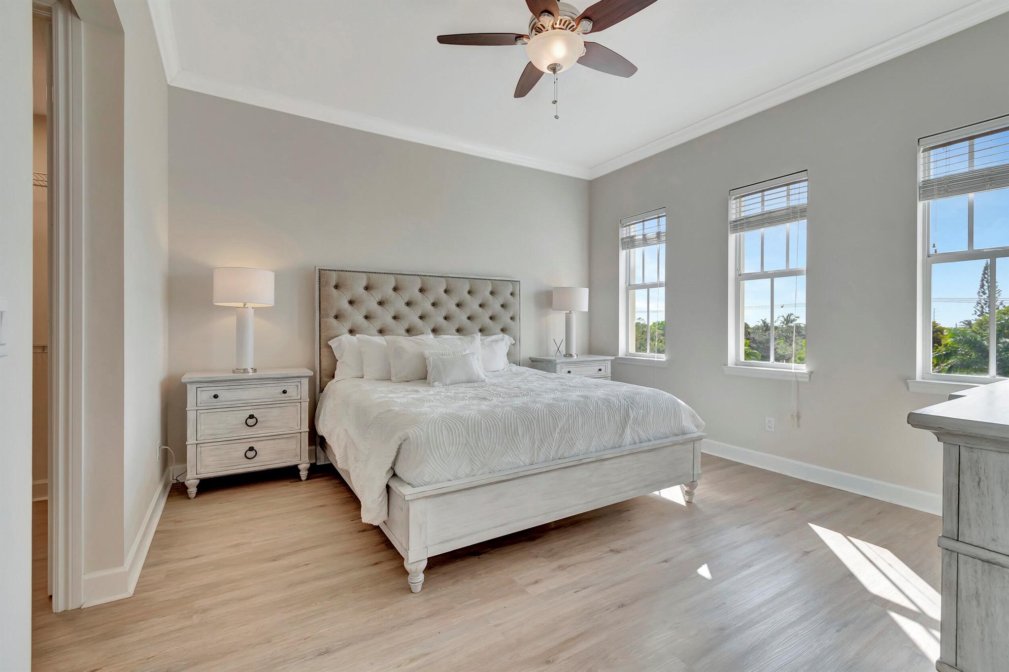 200 NE 2nd Avenue 410