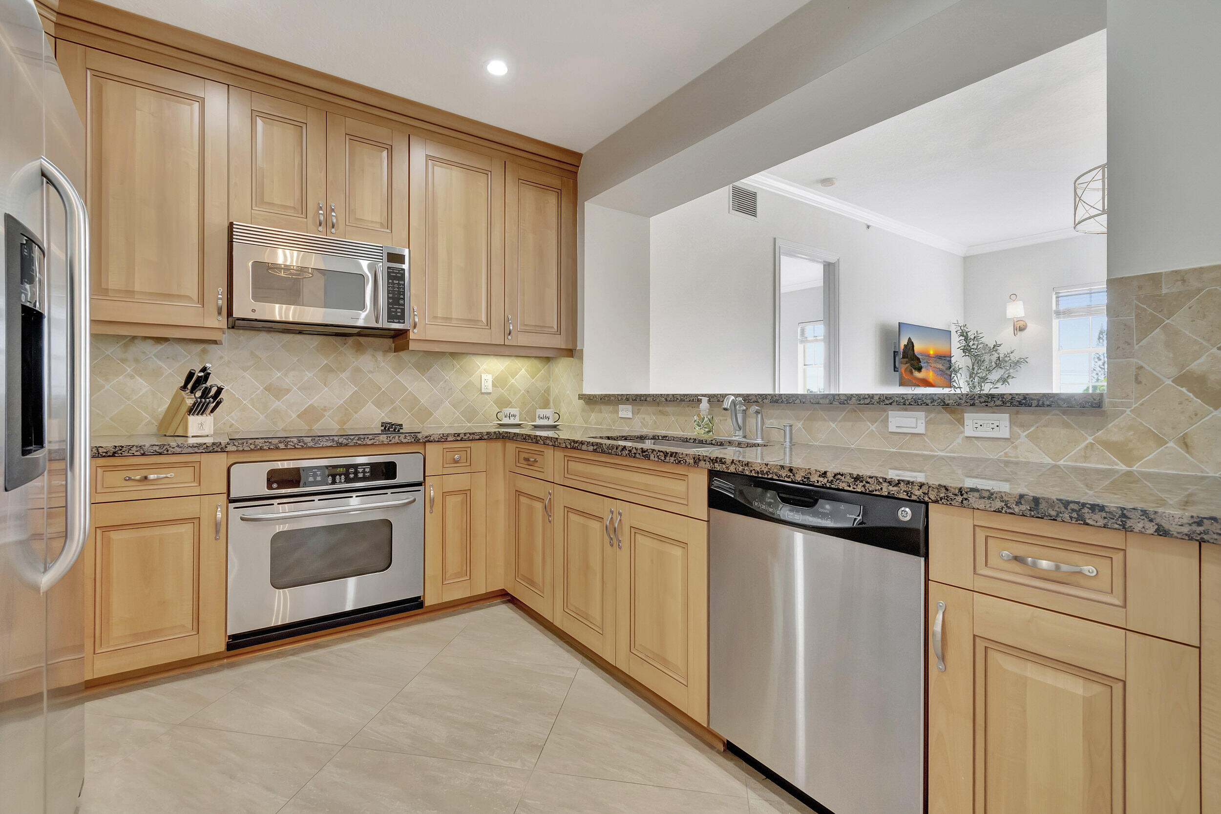 200 NE 2nd Avenue 410