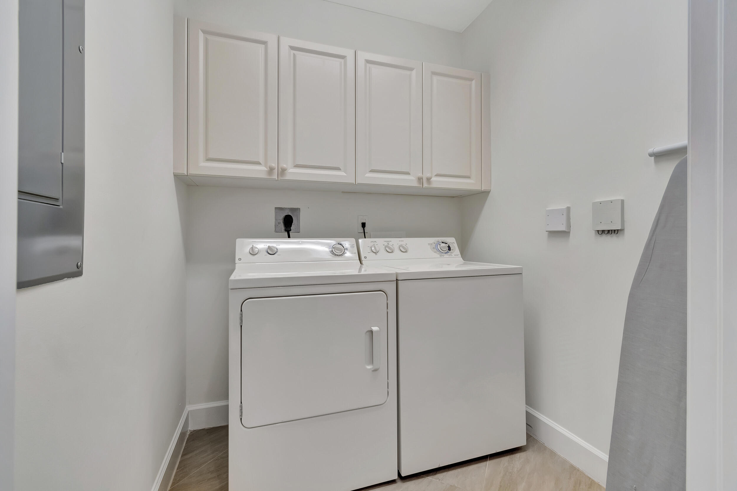 200 NE 2nd Avenue 410