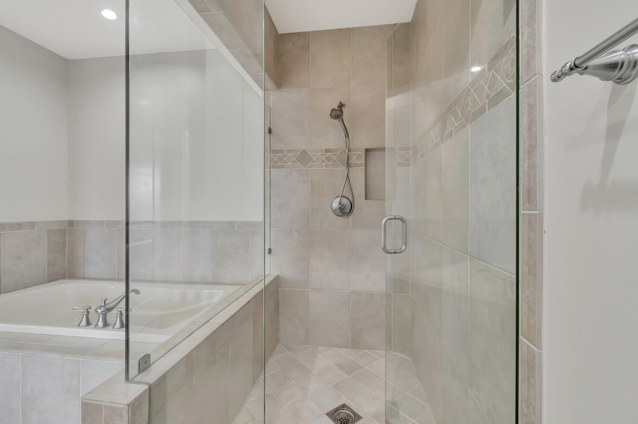 200 NE 2nd Avenue 410