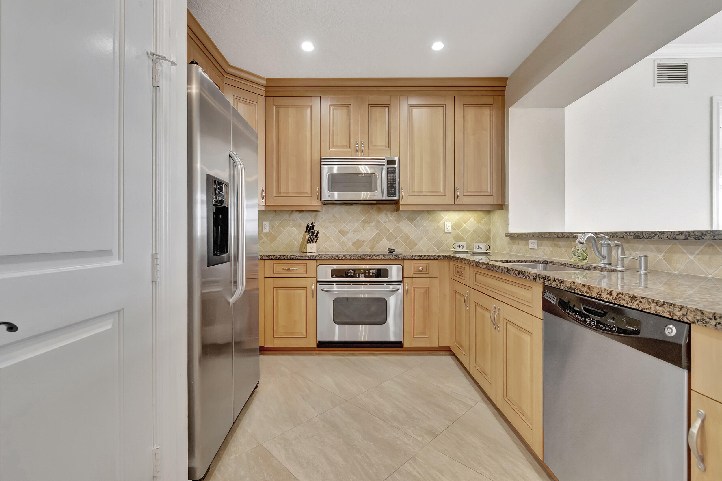 200 NE 2nd Avenue 410