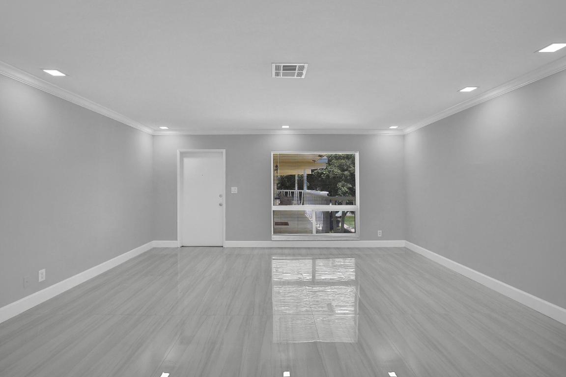 2755 NE 28th Avenue F2