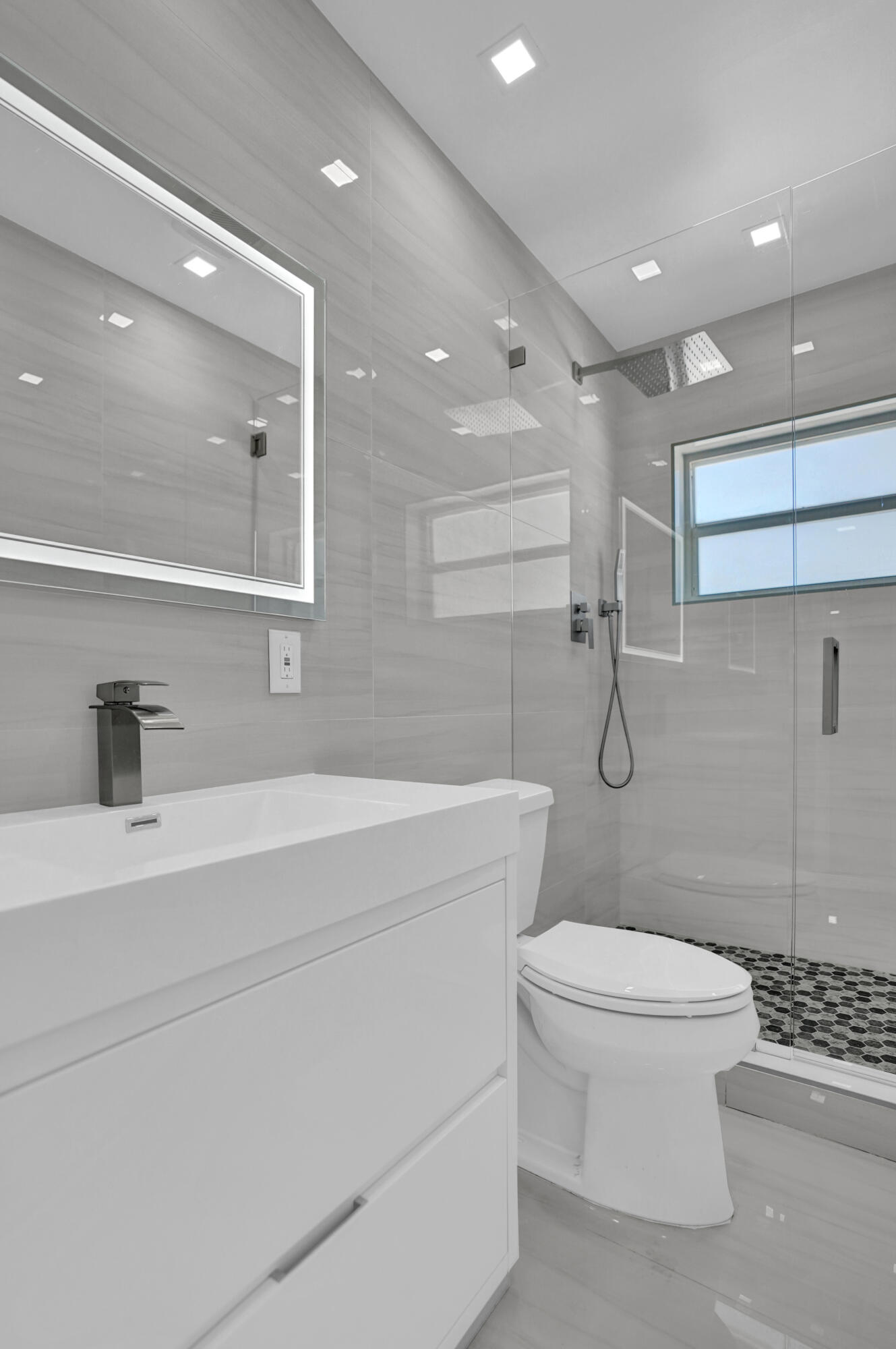 2755 NE 28th Avenue F2