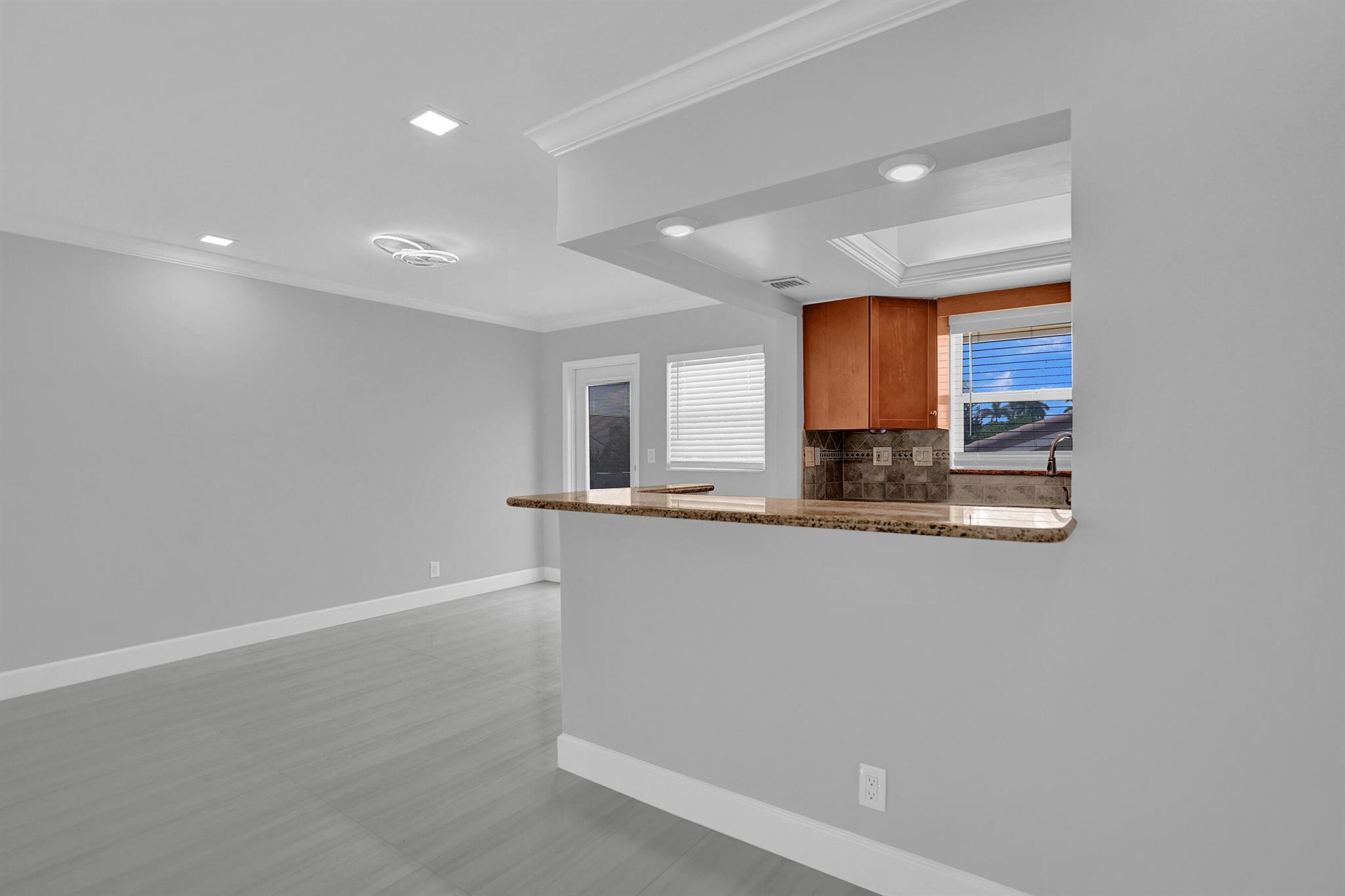 2755 NE 28th Avenue F2