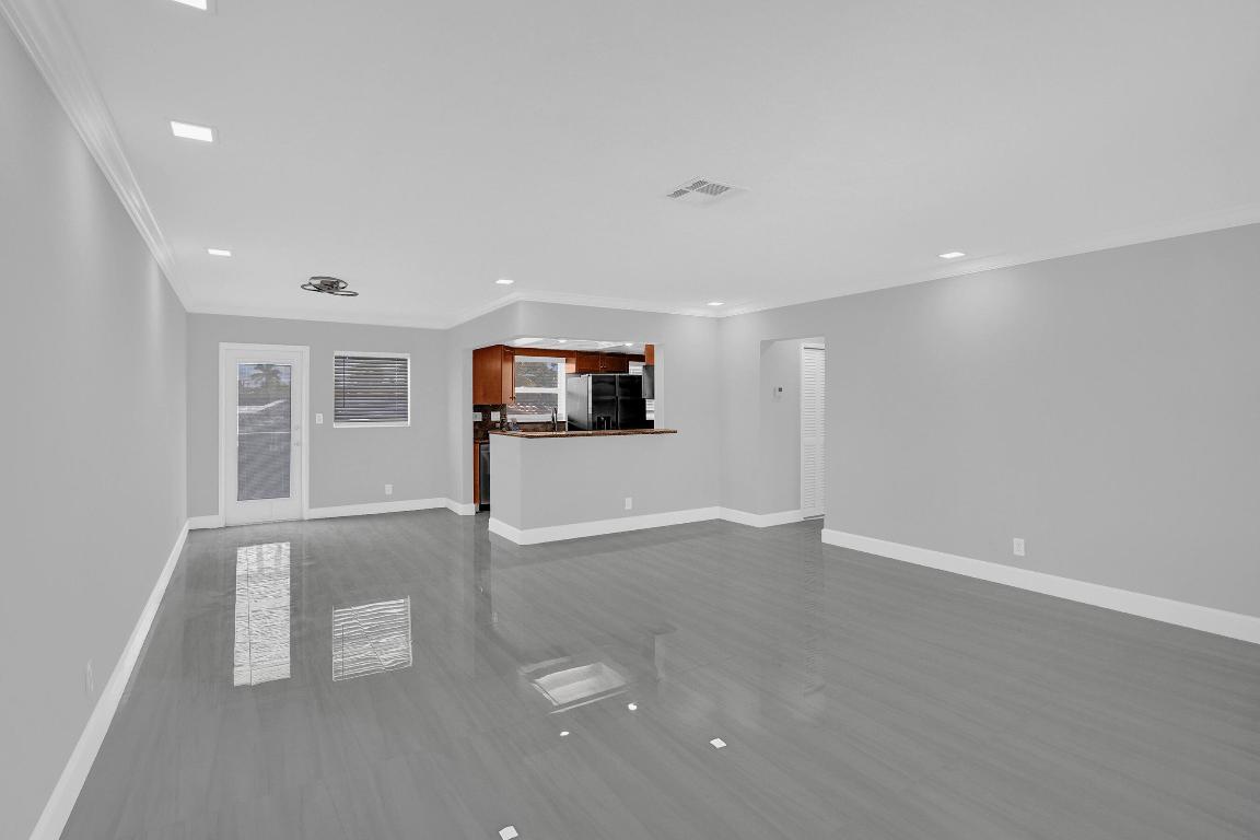 2755 NE 28th Avenue F2