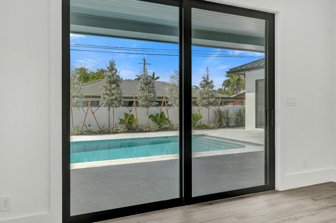 4451 NE 27th Terrace