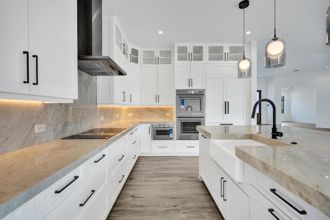 4451 NE 27th Terrace