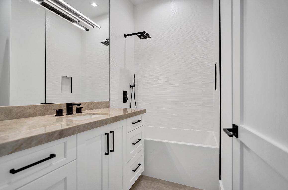 4451 NE 27th Terrace