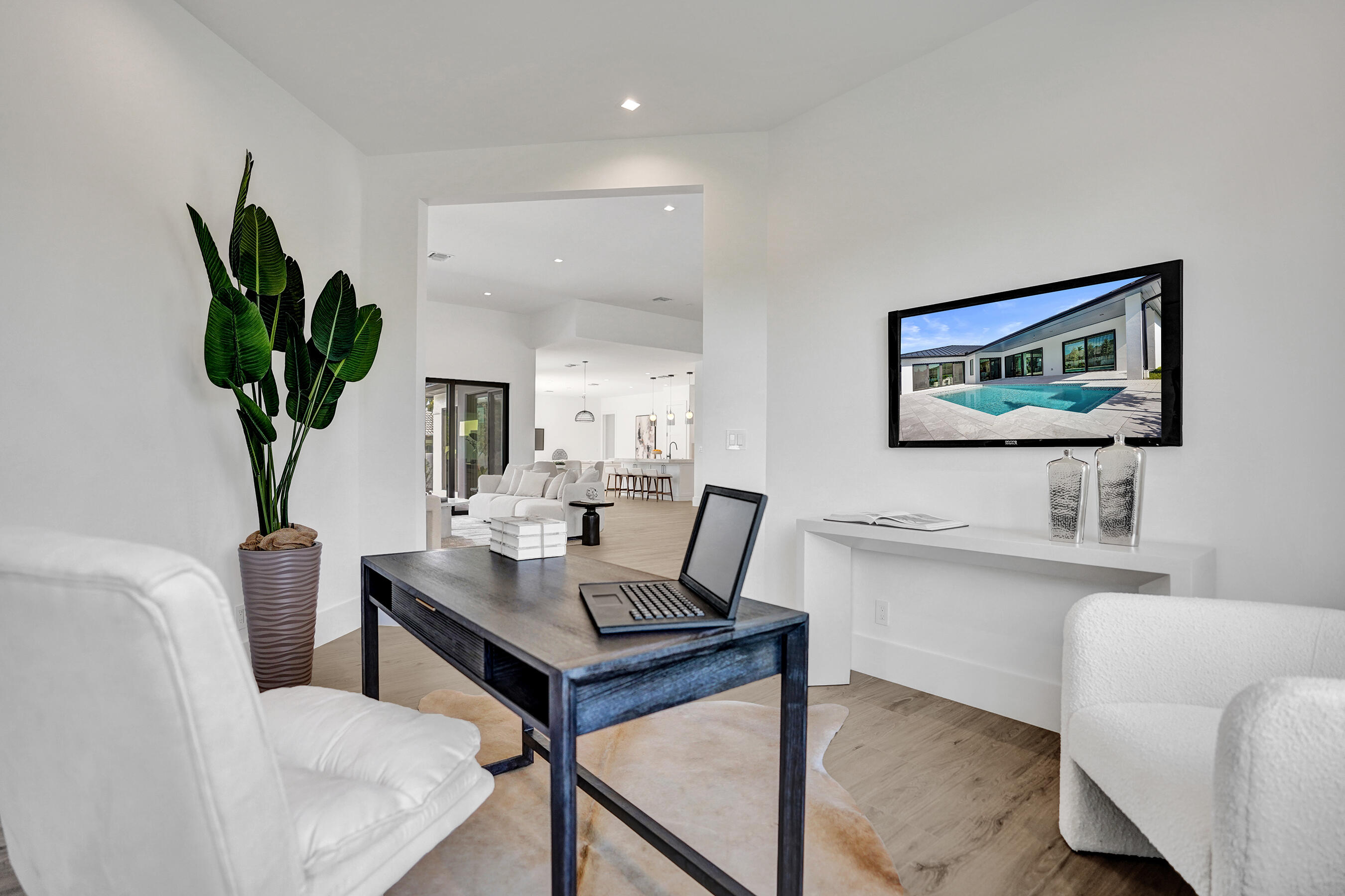 4451 NE 27th Terrace