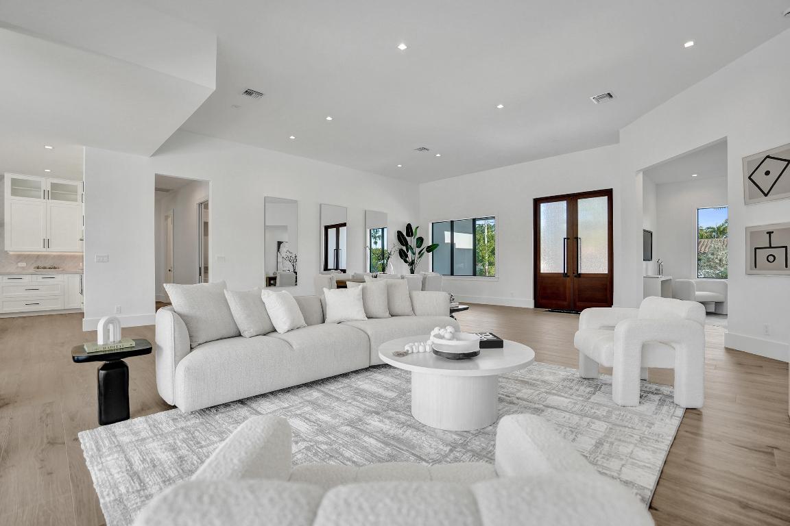 4451 NE 27th Terrace