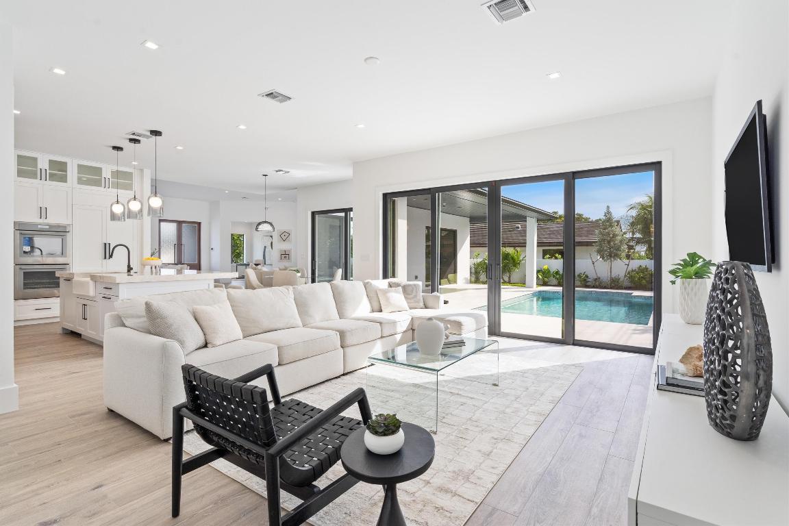 4451 NE 27th Terrace