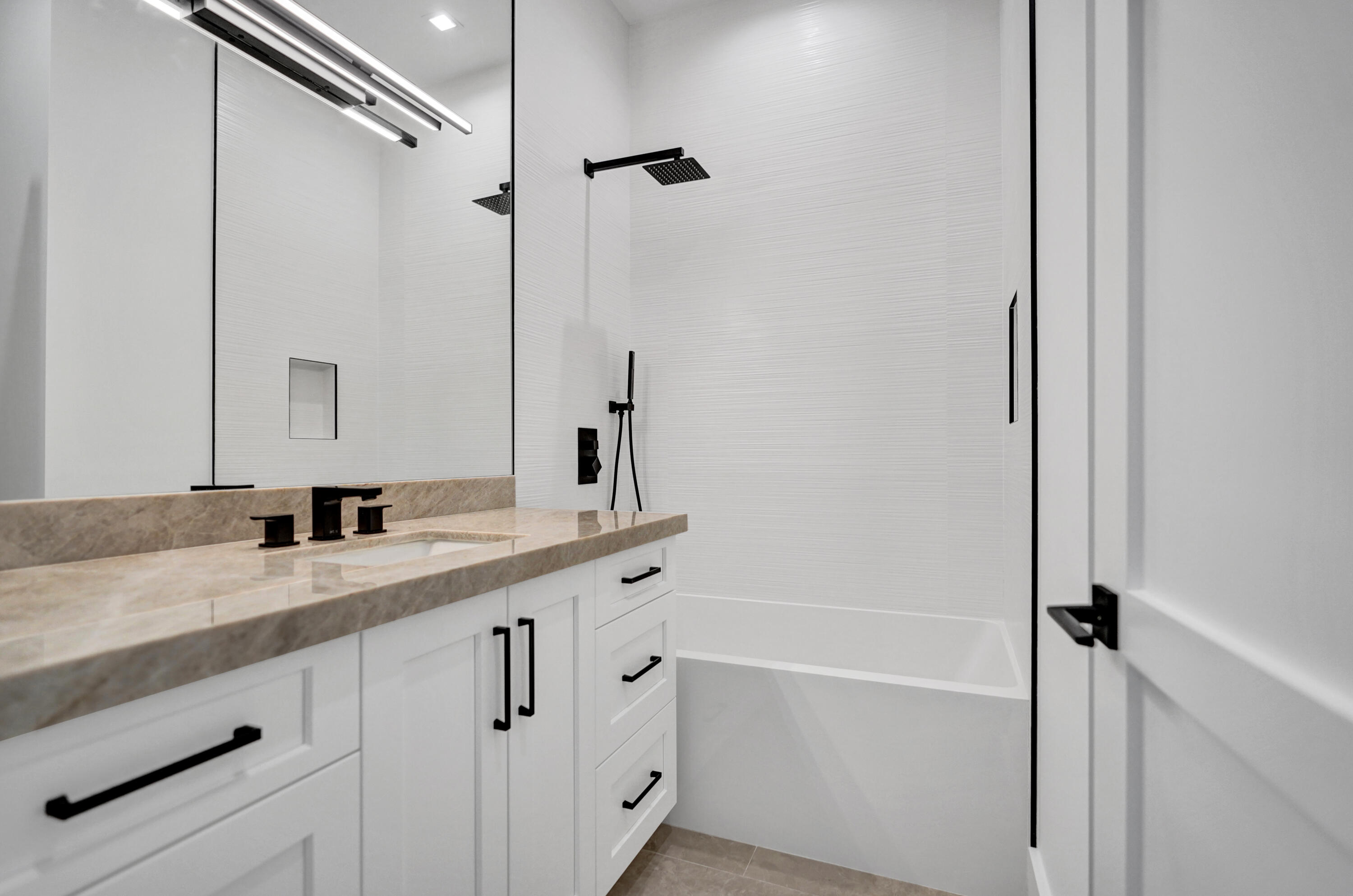 4451 NE 27th Terrace