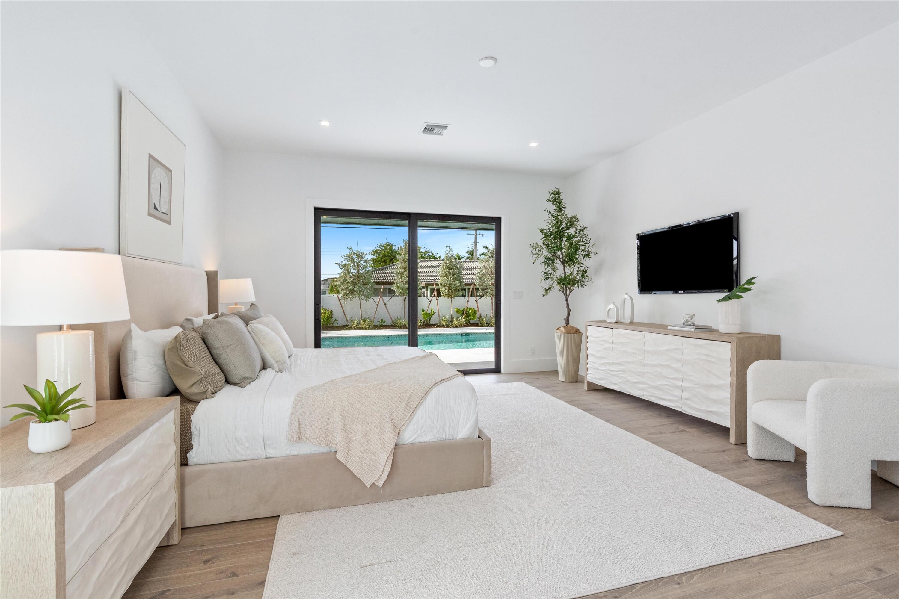 4451 NE 27th Terrace