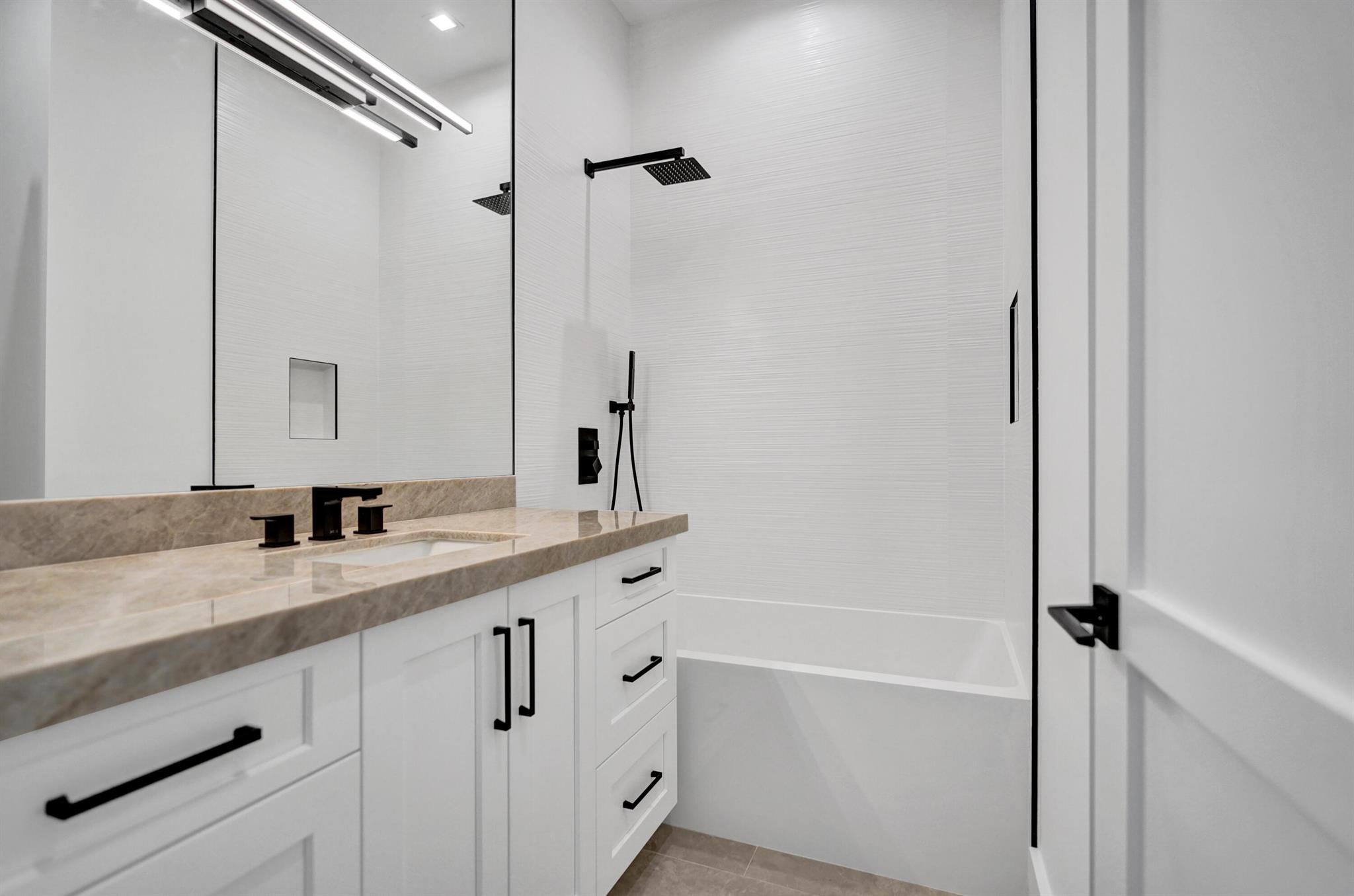 4451 NE 27th Terrace