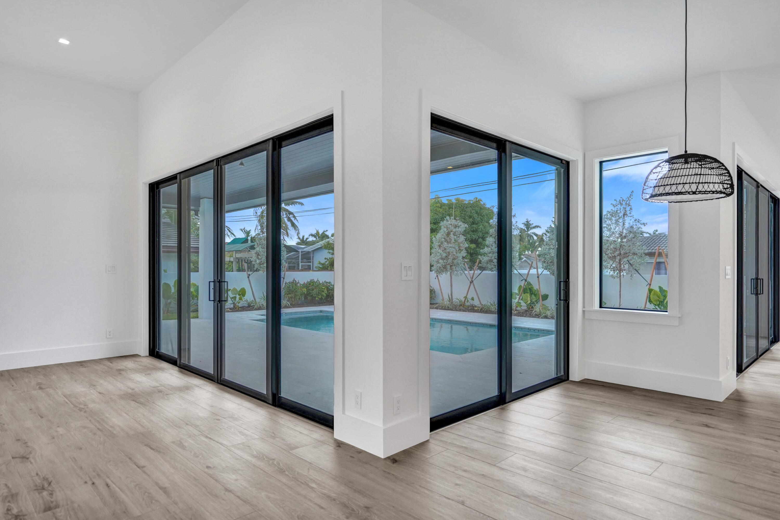 4451 NE 27th Terrace