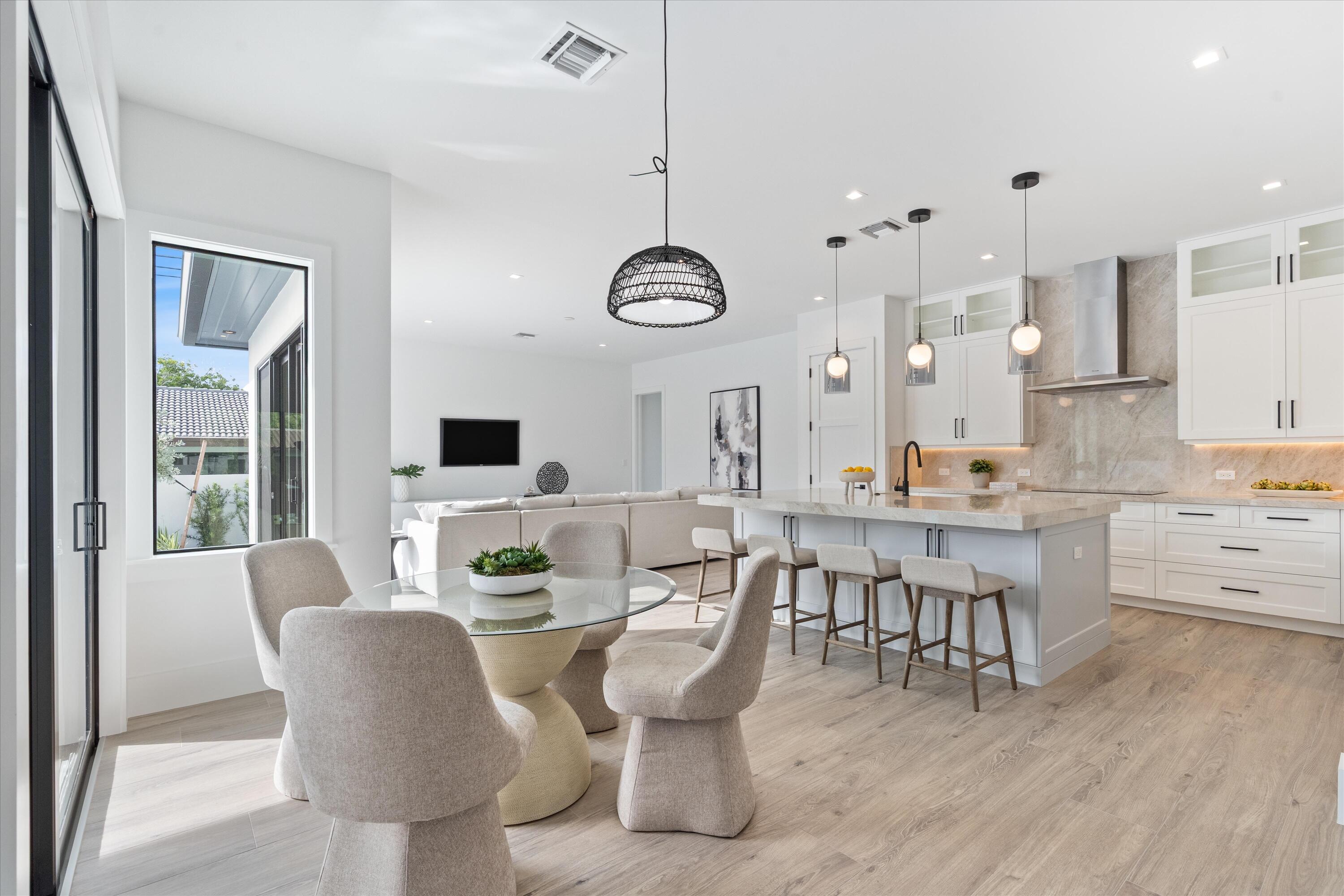 4451 NE 27th Terrace