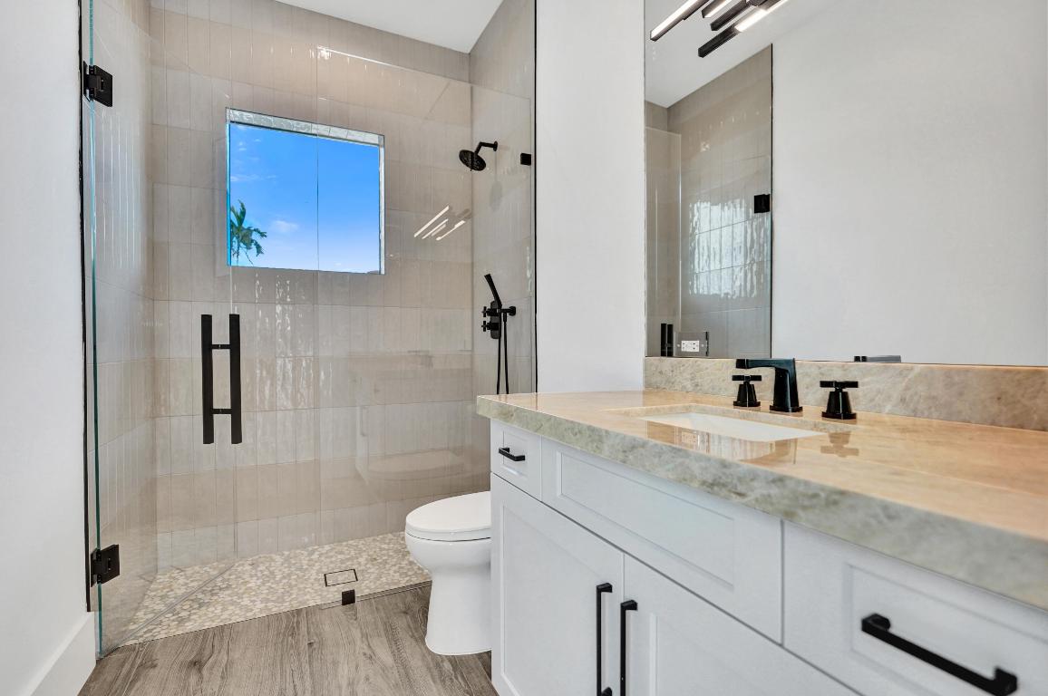 4451 NE 27th Terrace