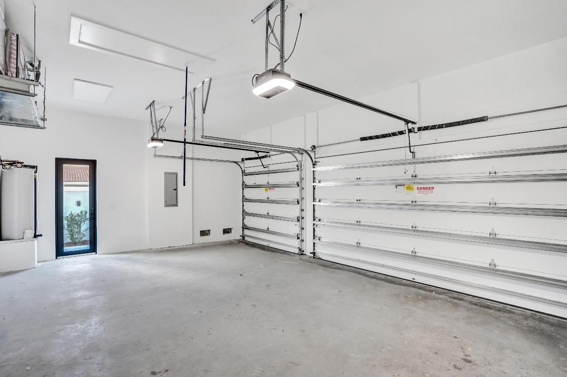 4451 NE 27th Terrace