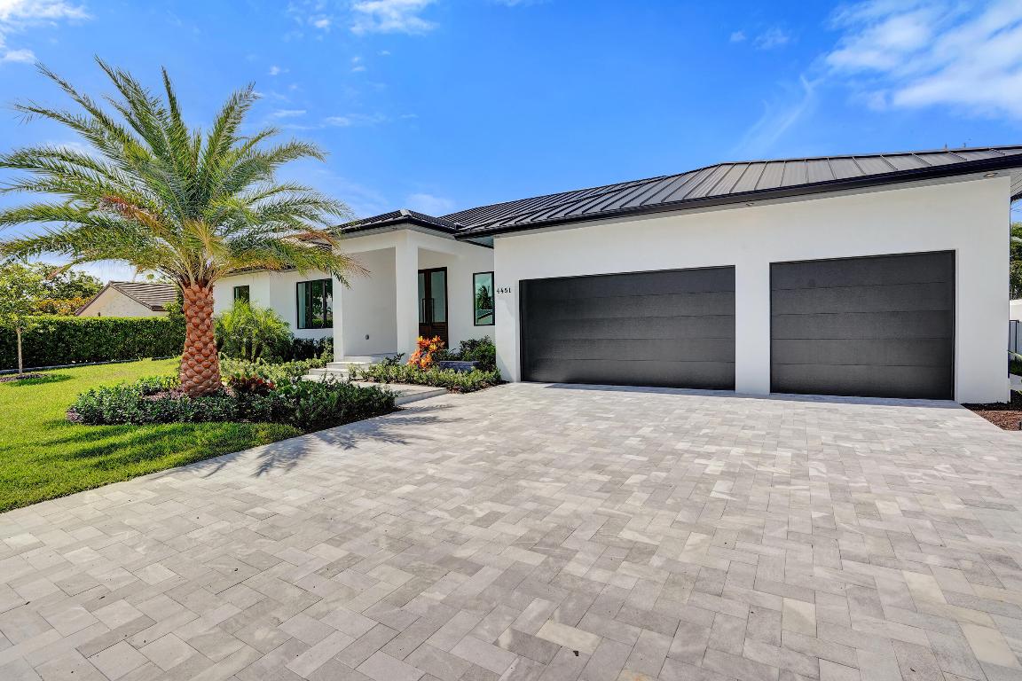 4451 NE 27th Terrace