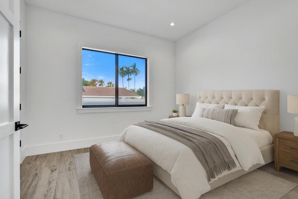 4451 NE 27th Terrace