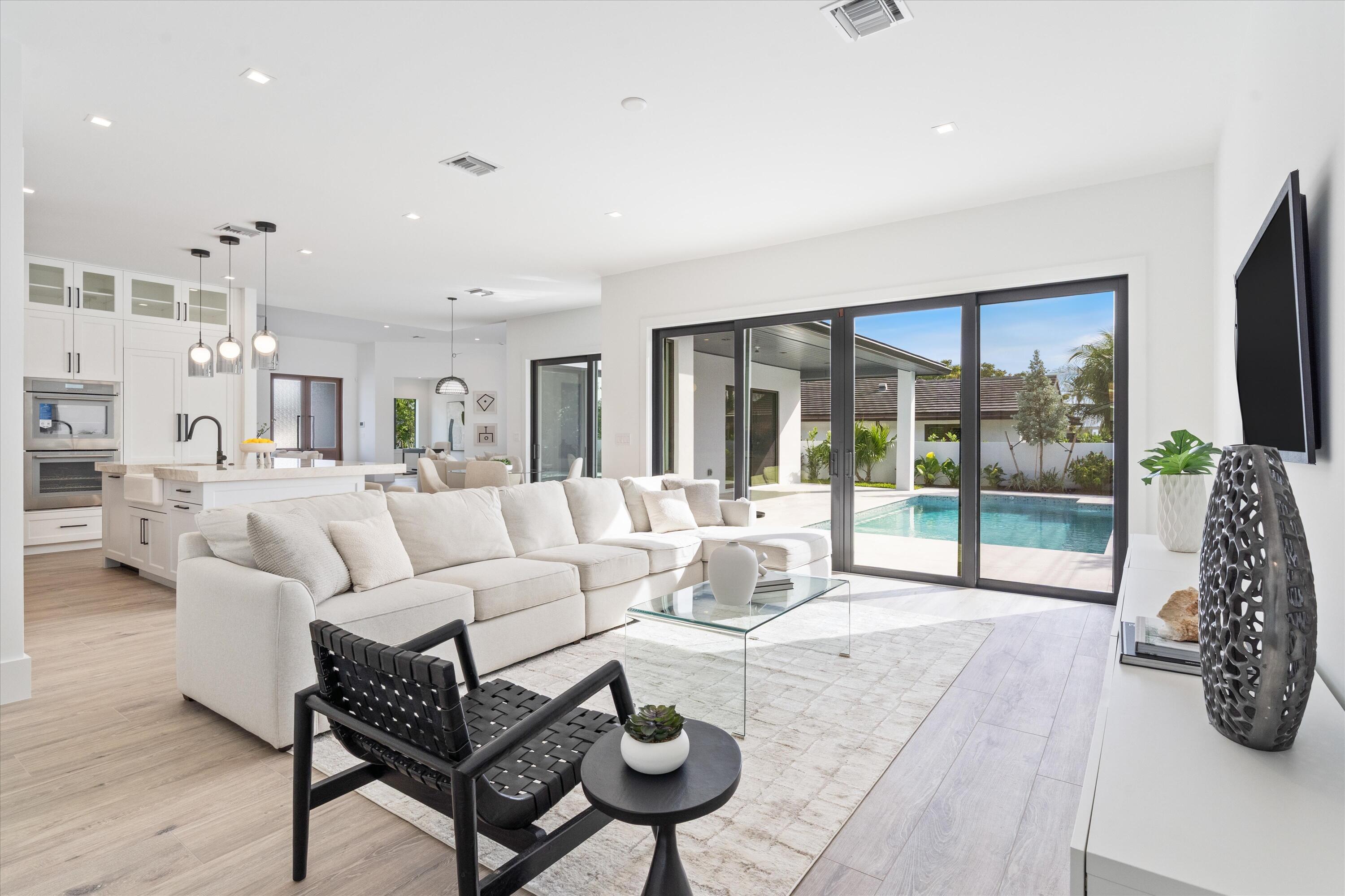 4451 NE 27th Terrace