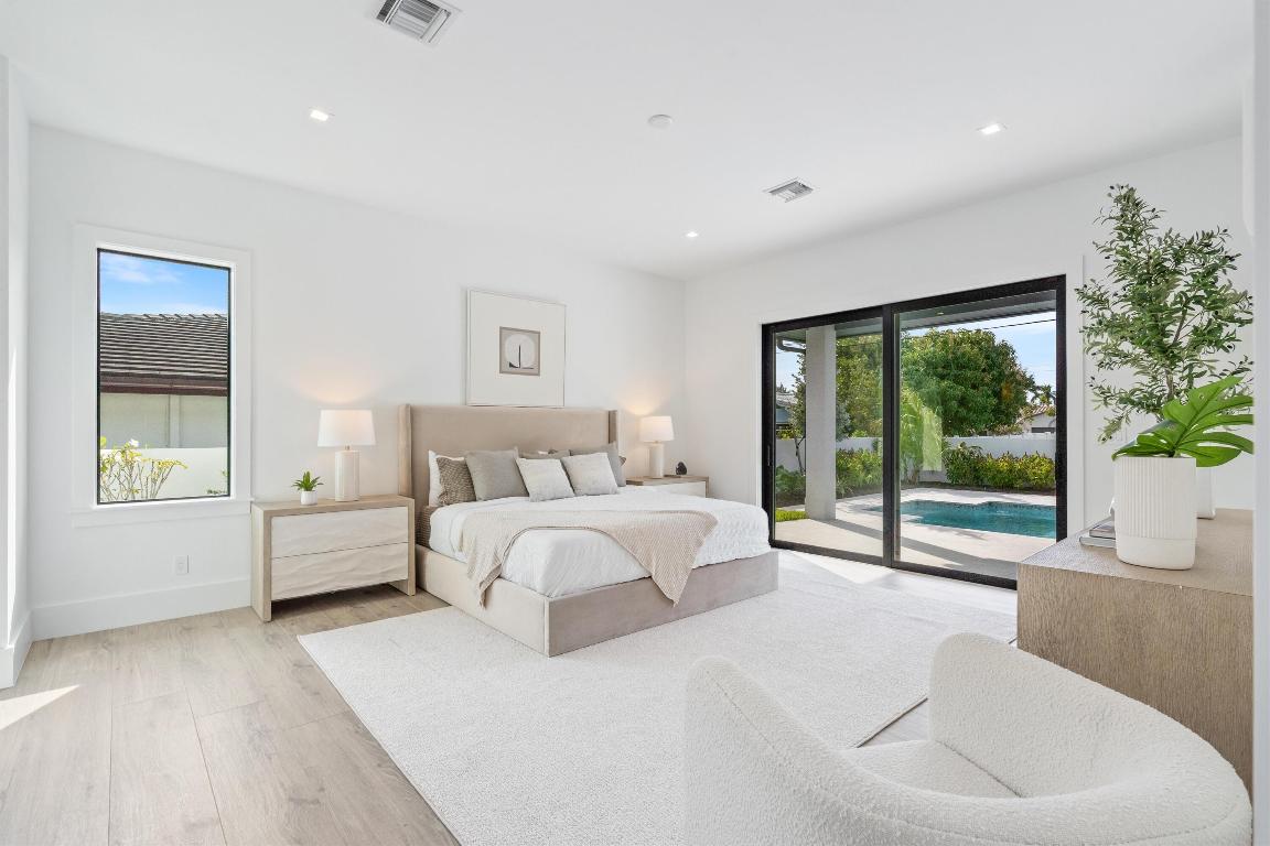 4451 NE 27th Terrace