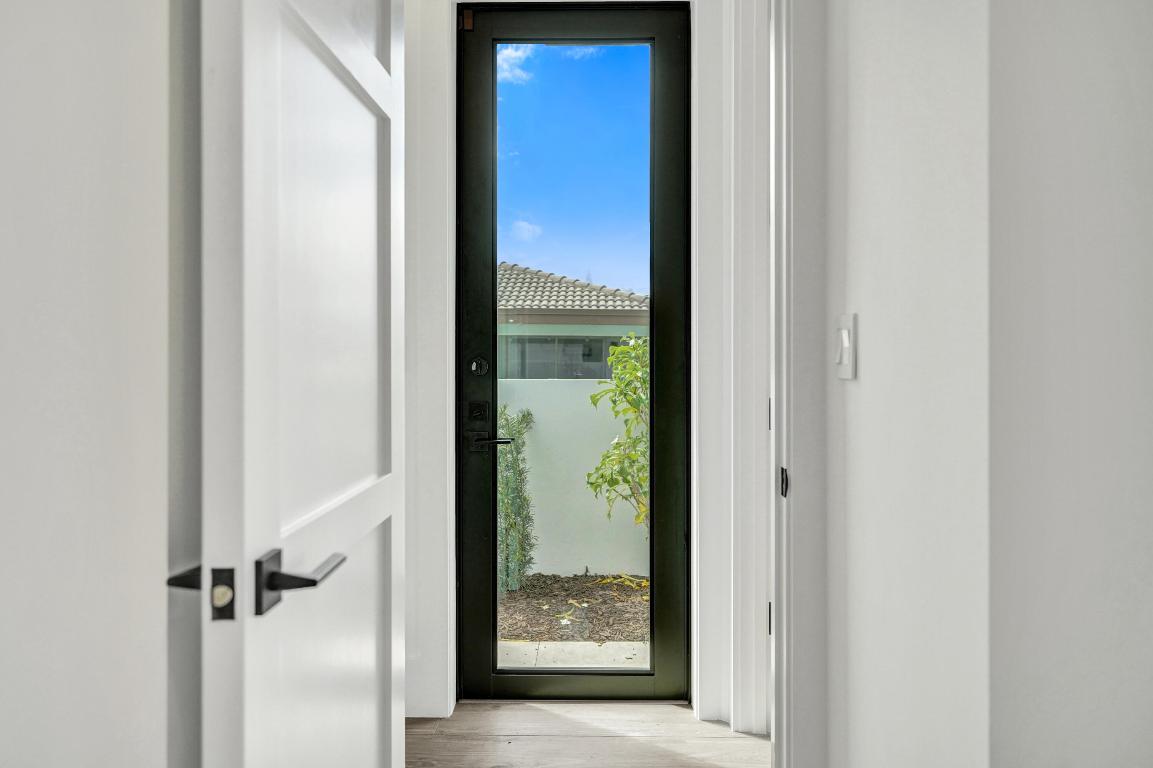 4451 NE 27th Terrace