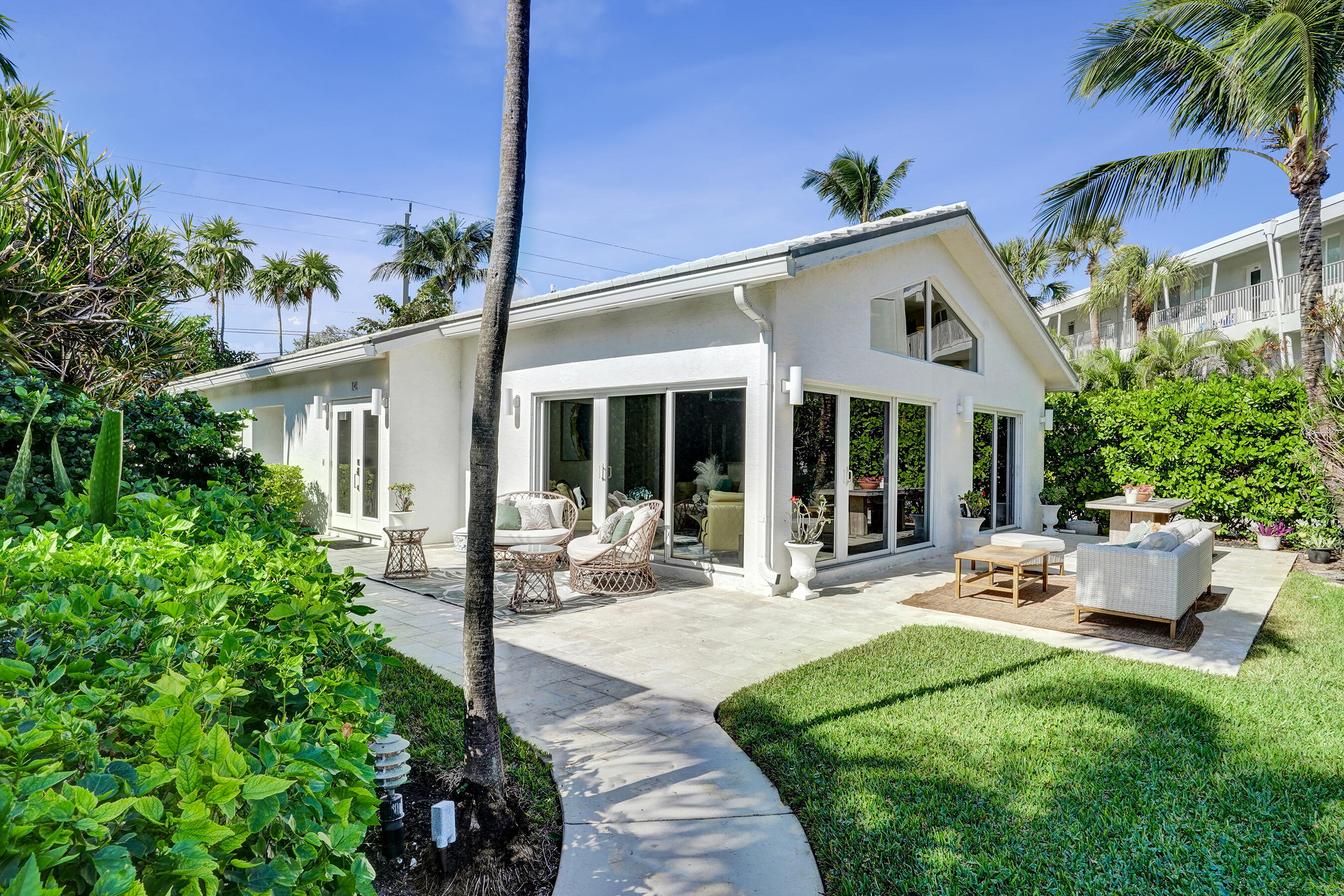 1212 Hillsboro Mile Villa 14