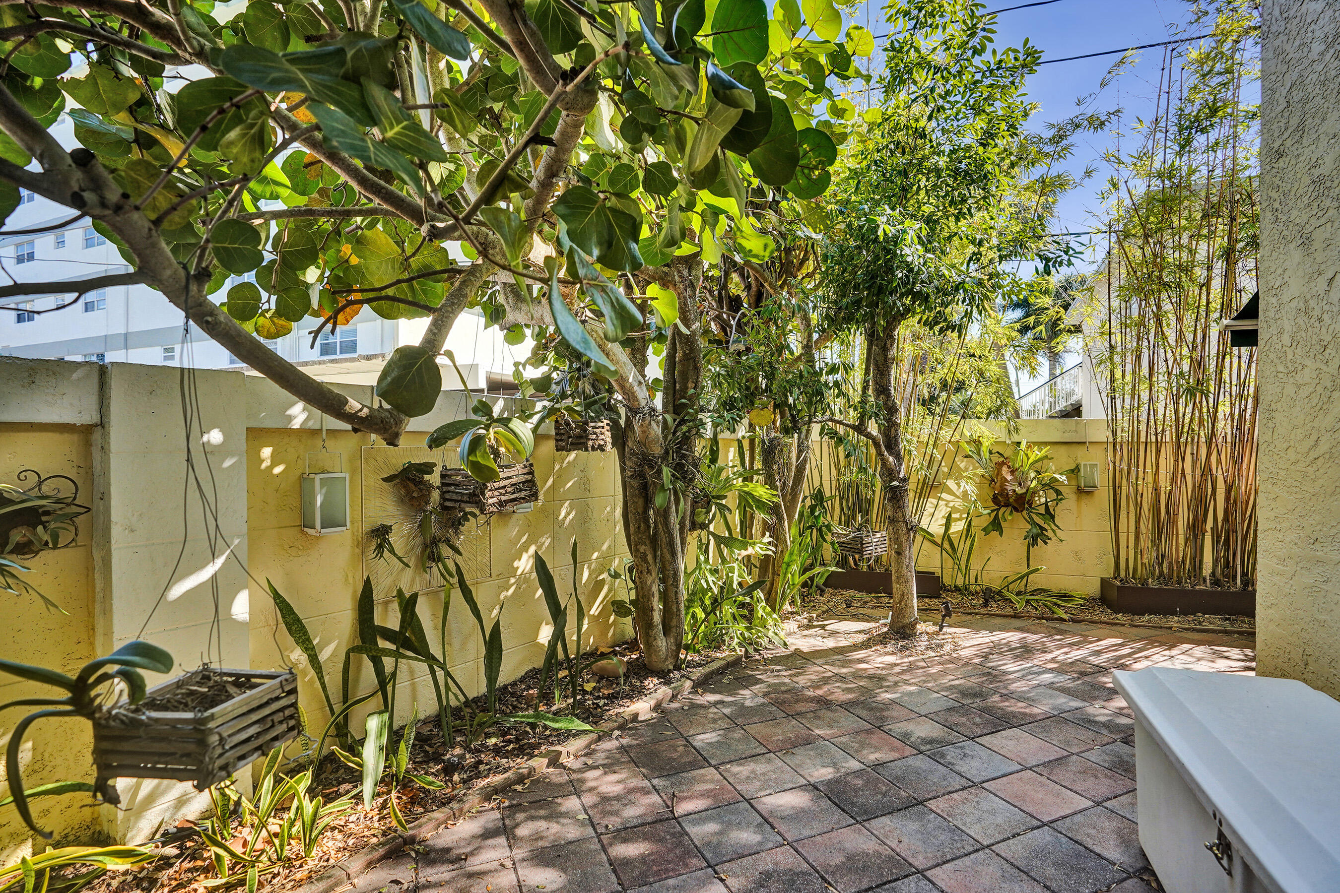 848 SE 4th Court