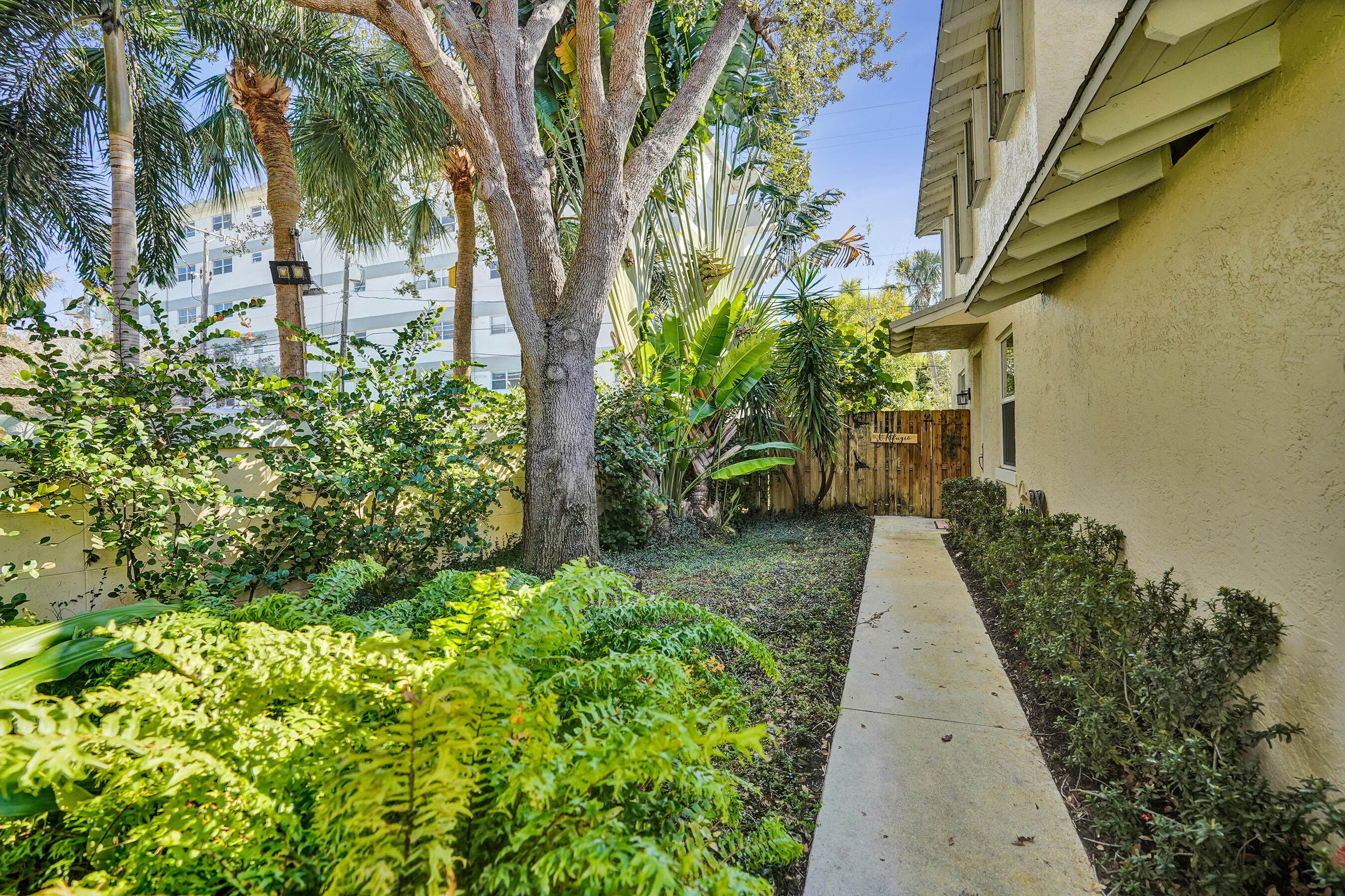 848 SE 4th Court