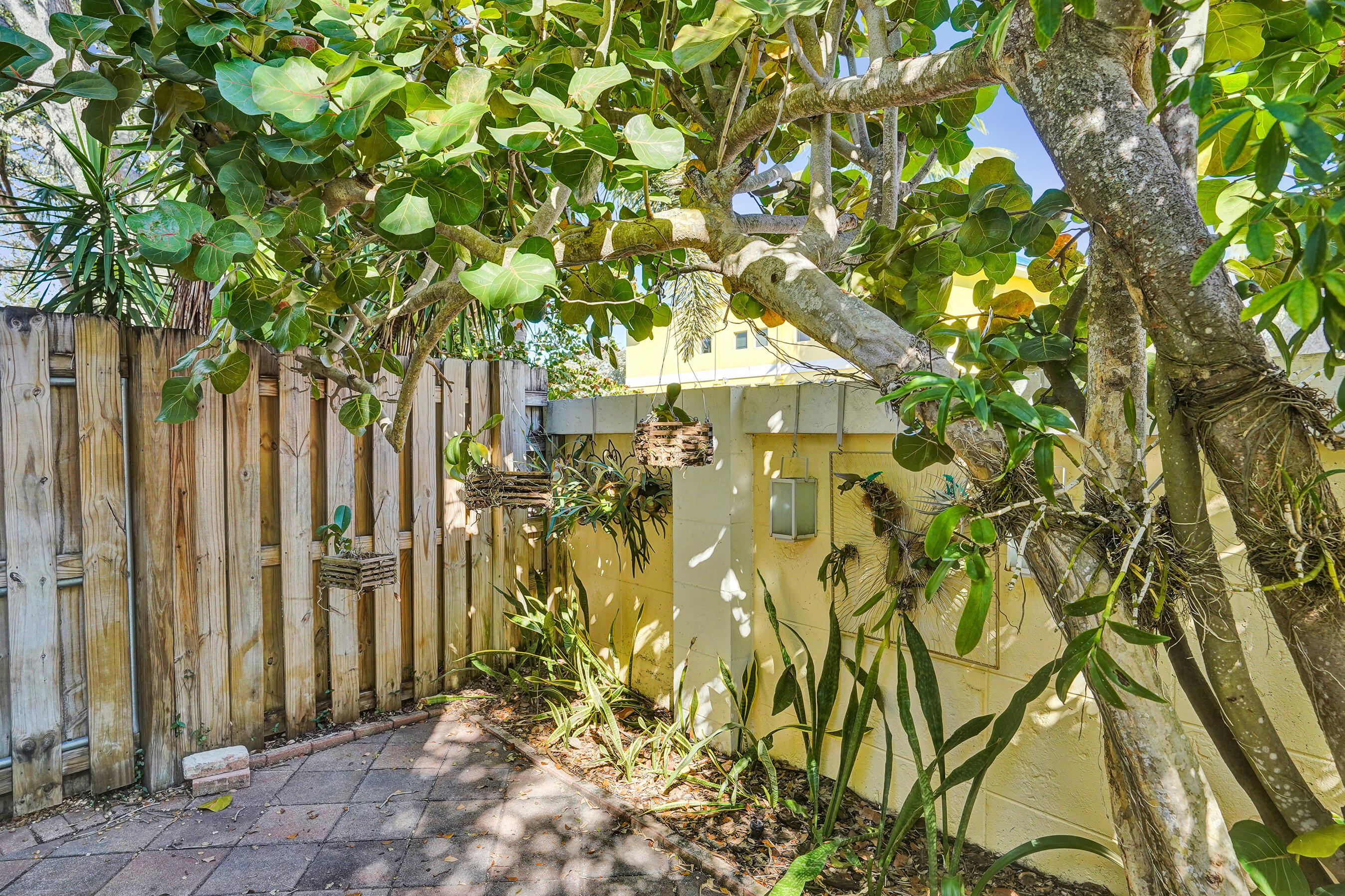 848 SE 4th Court