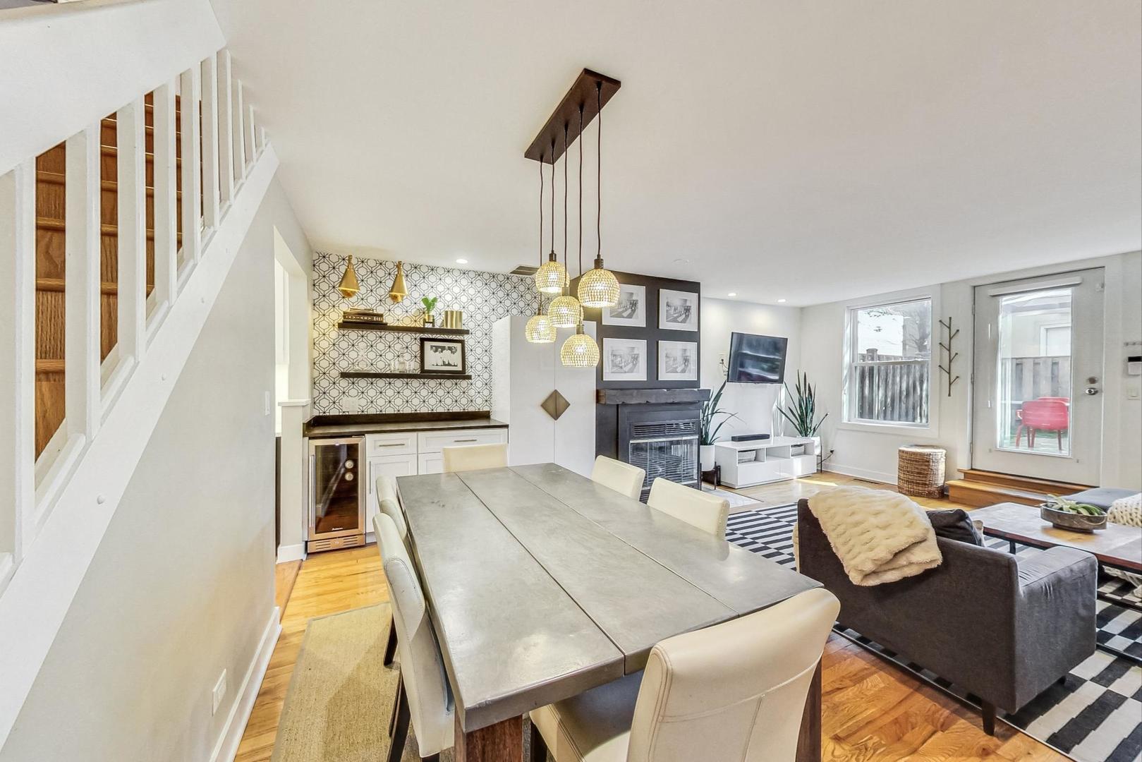 701 S Carpenter Street Unit: G