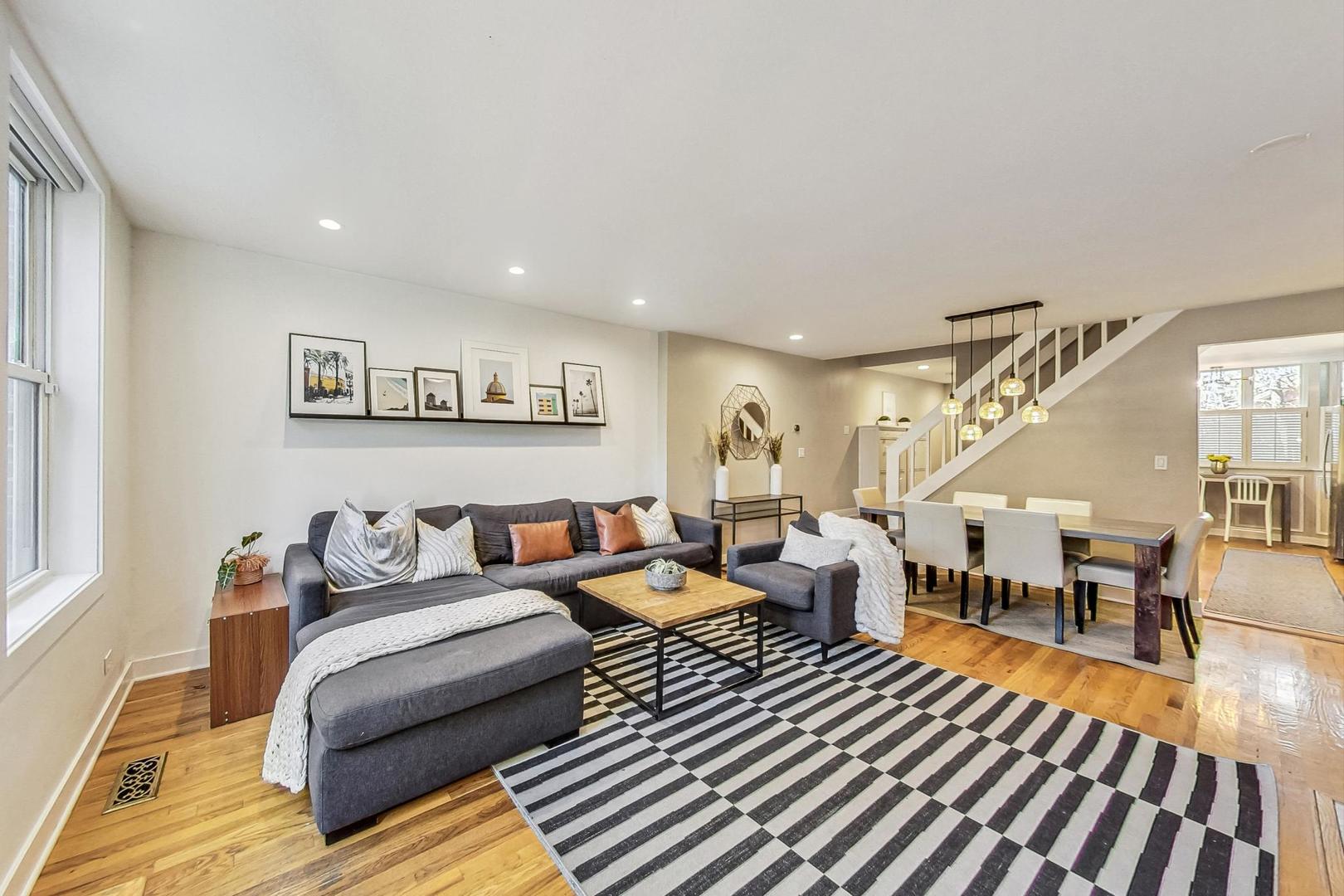 701 S Carpenter Street Unit: G