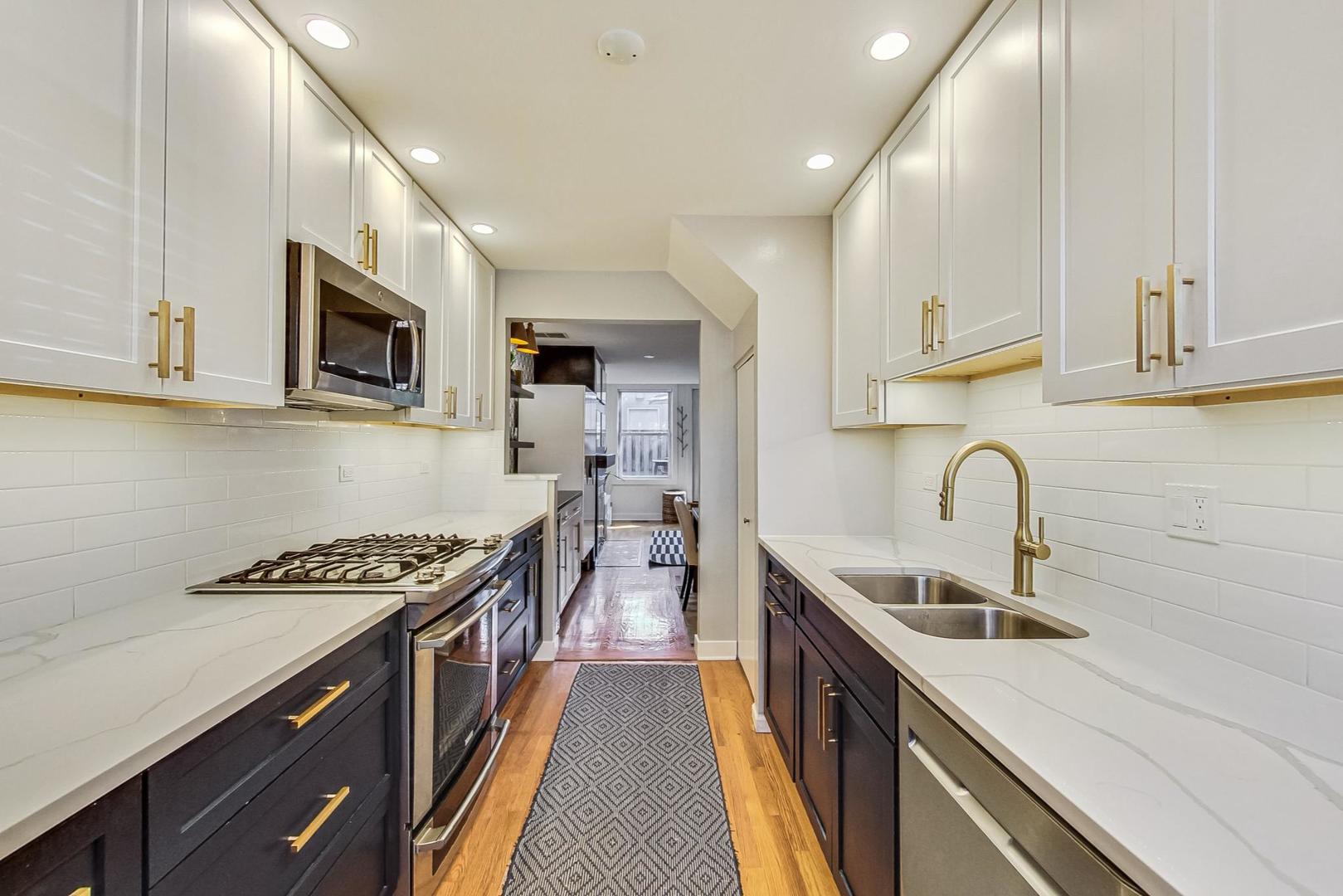 701 S Carpenter Street Unit: G