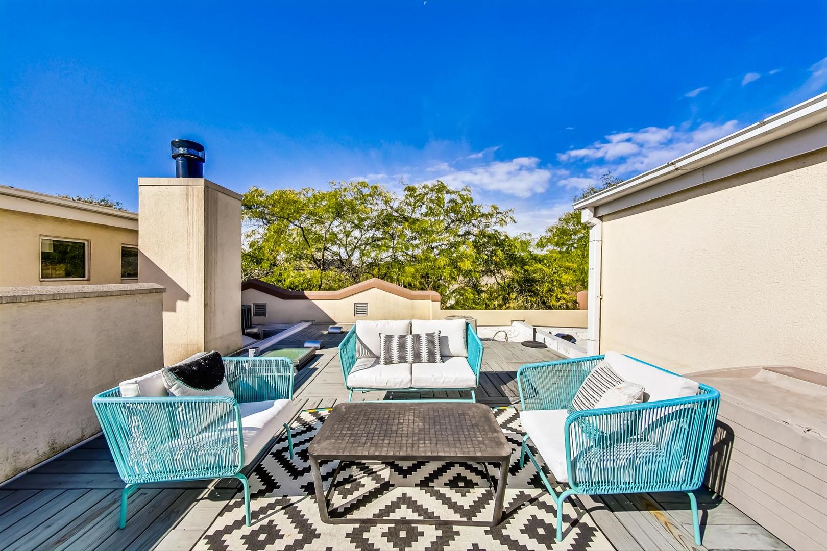 701 S Carpenter Street Unit: G