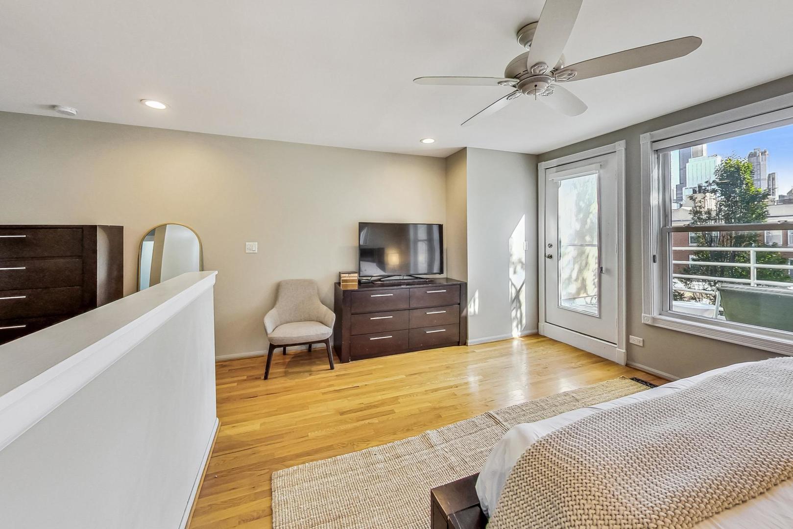 701 S Carpenter Street Unit: G