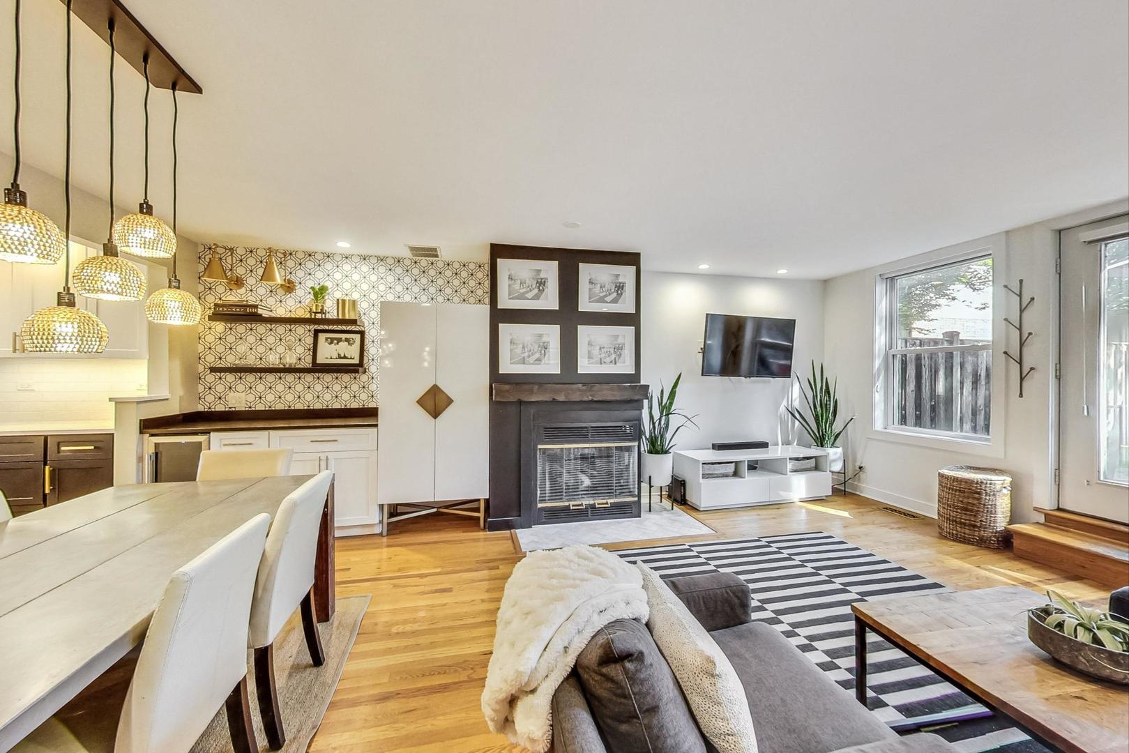 701 S Carpenter Street Unit: G