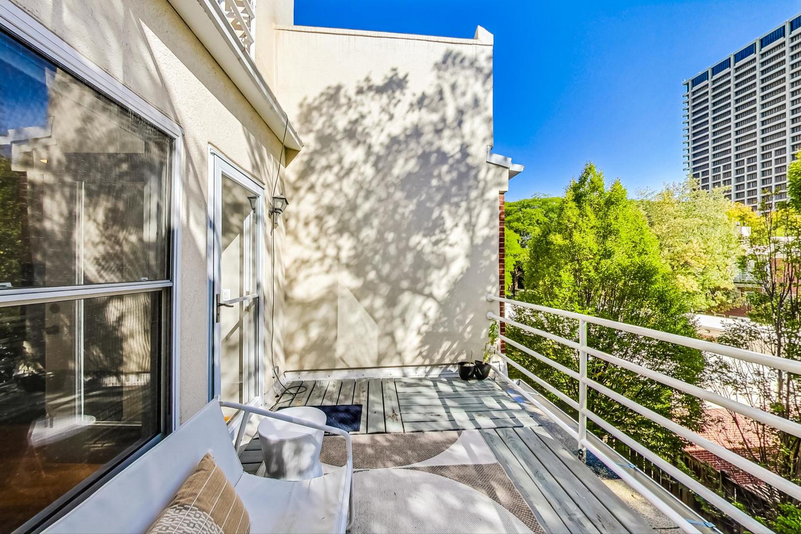 701 S Carpenter Street Unit: G