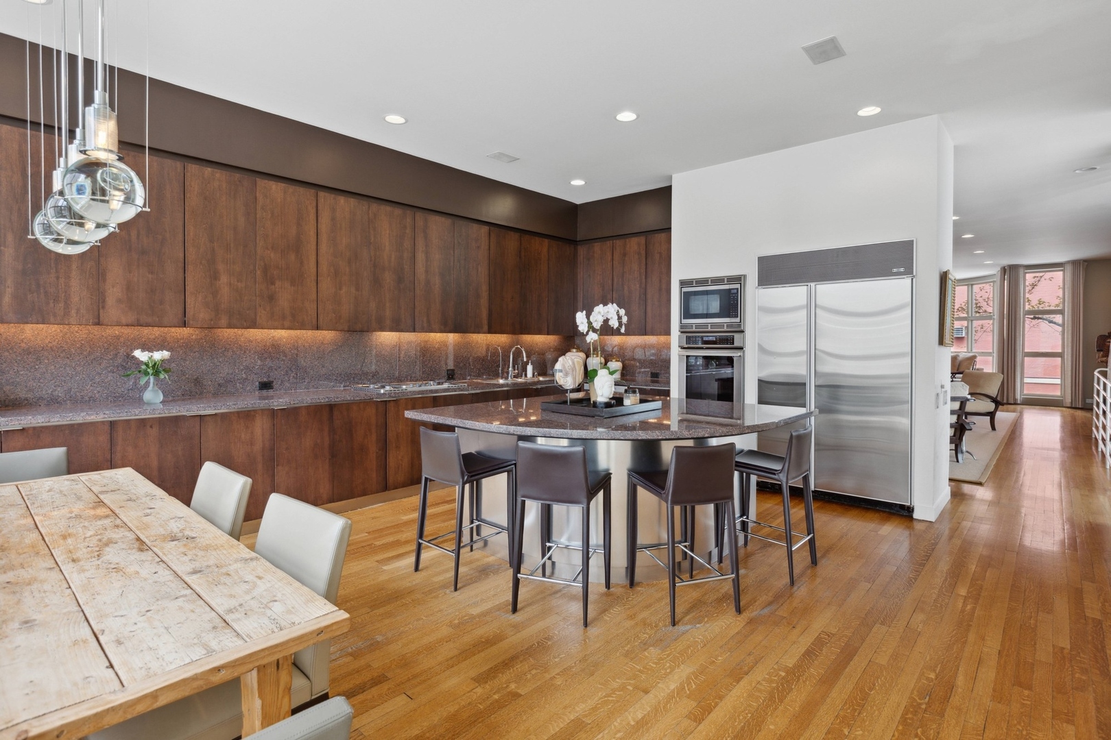 141 W SCHILLER Street