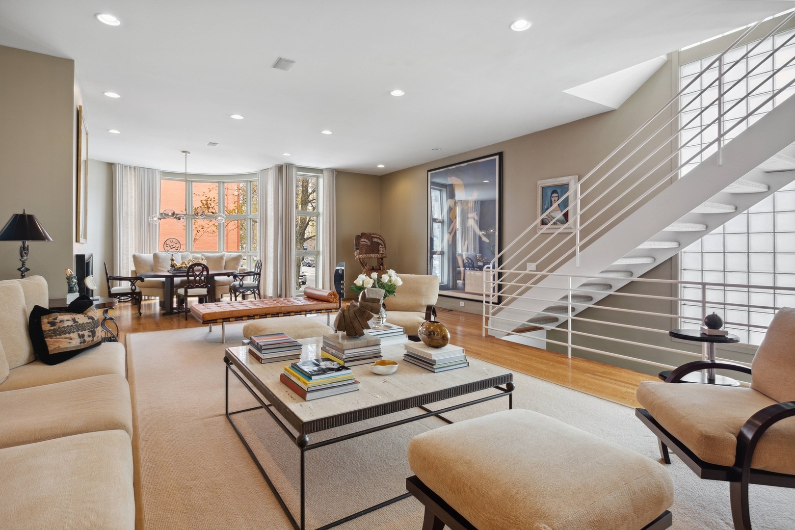 141 W SCHILLER Street